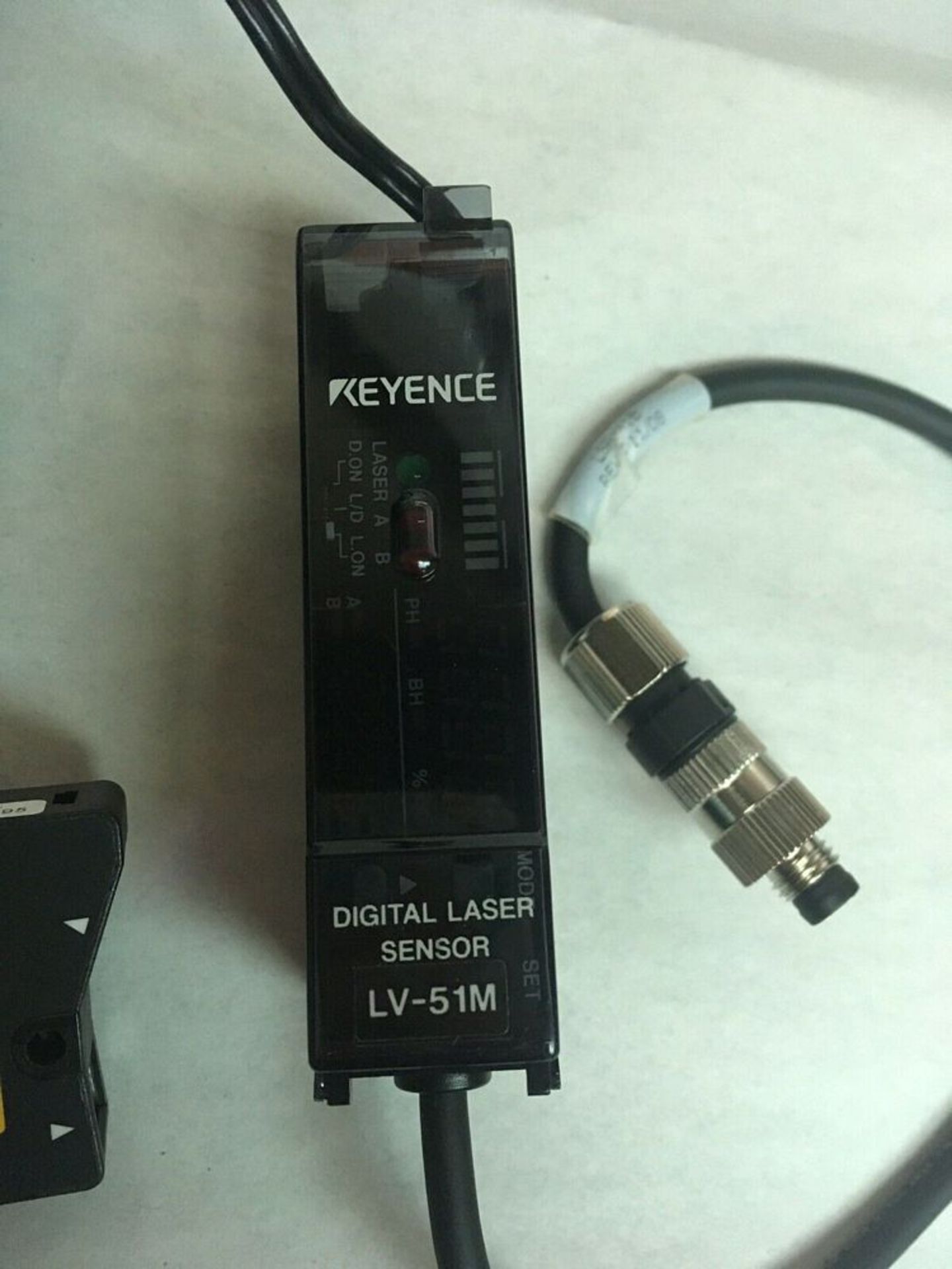 Keyence Digital Laser Sensor Head & Amplifier Main Unit - Image 2 of 3