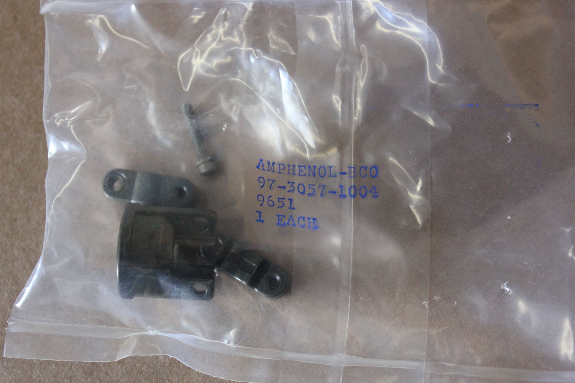 LOT OF NEW AMPHENOL MILITARY SPEC CONNECTOR CABLE CLAMPS - Image 3 of 4