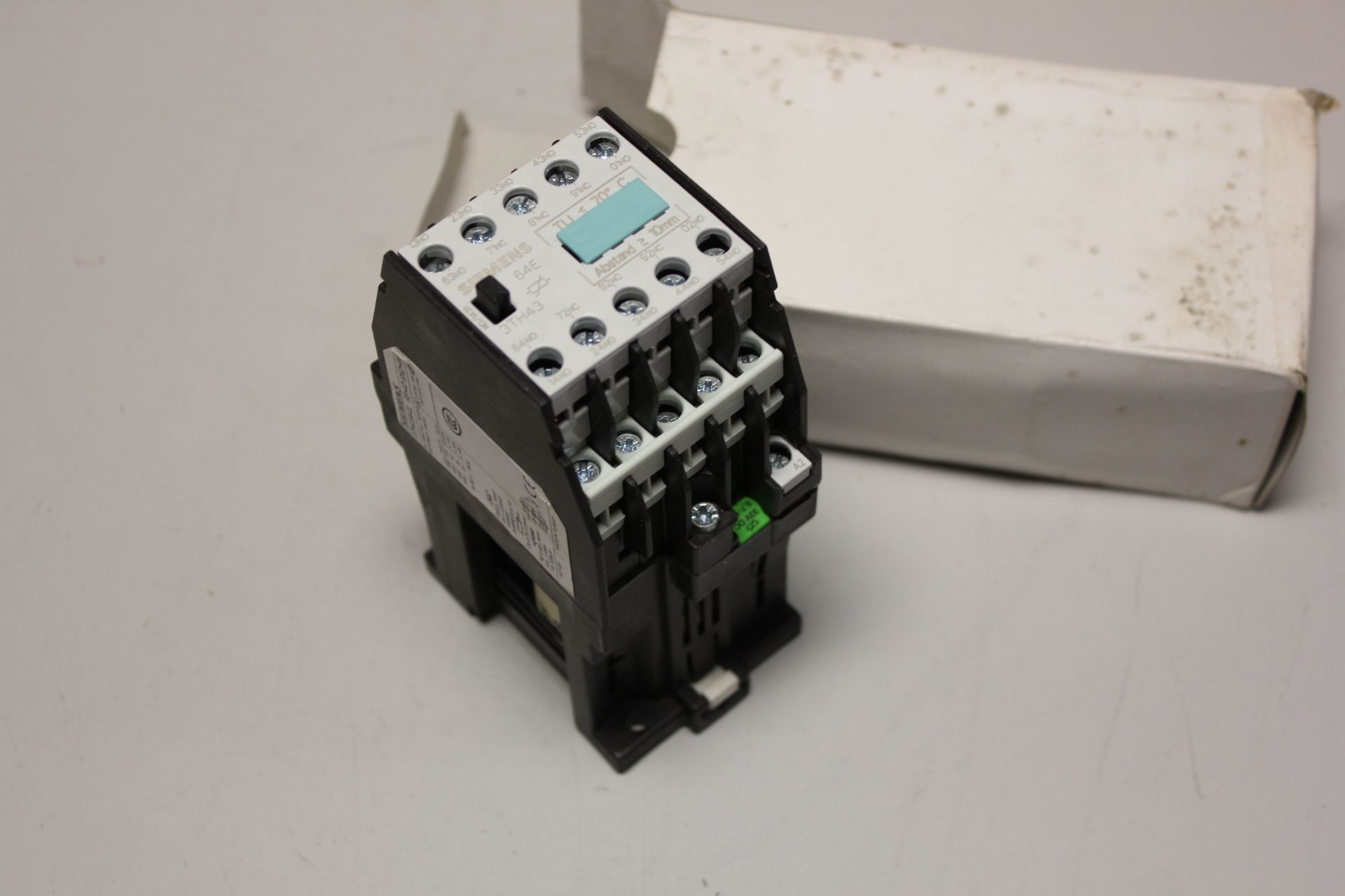 NEW SIEMENS CONTACTOR RELAY - Image 3 of 4