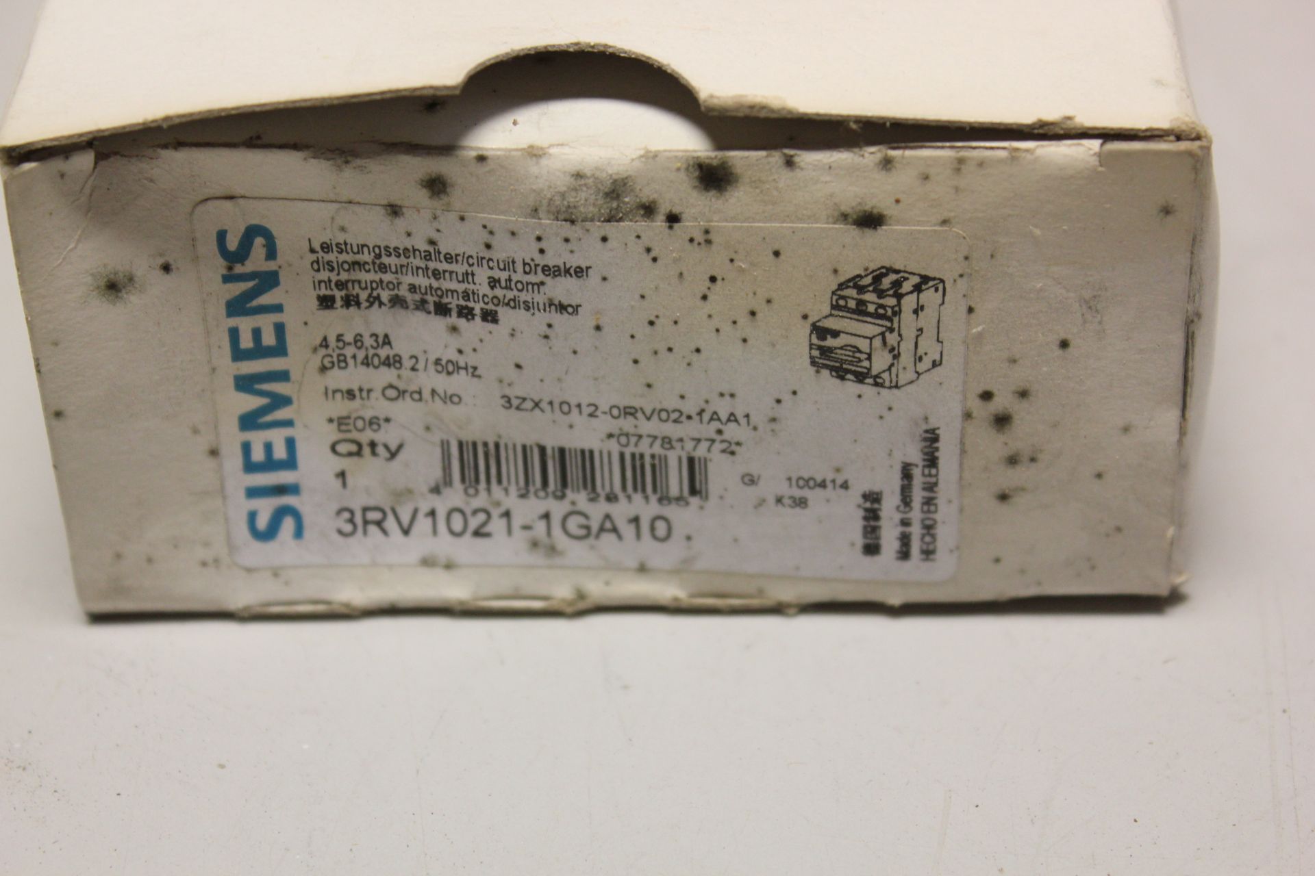 NEW SIEMENS CIRCUIT BREAKER - Image 2 of 5