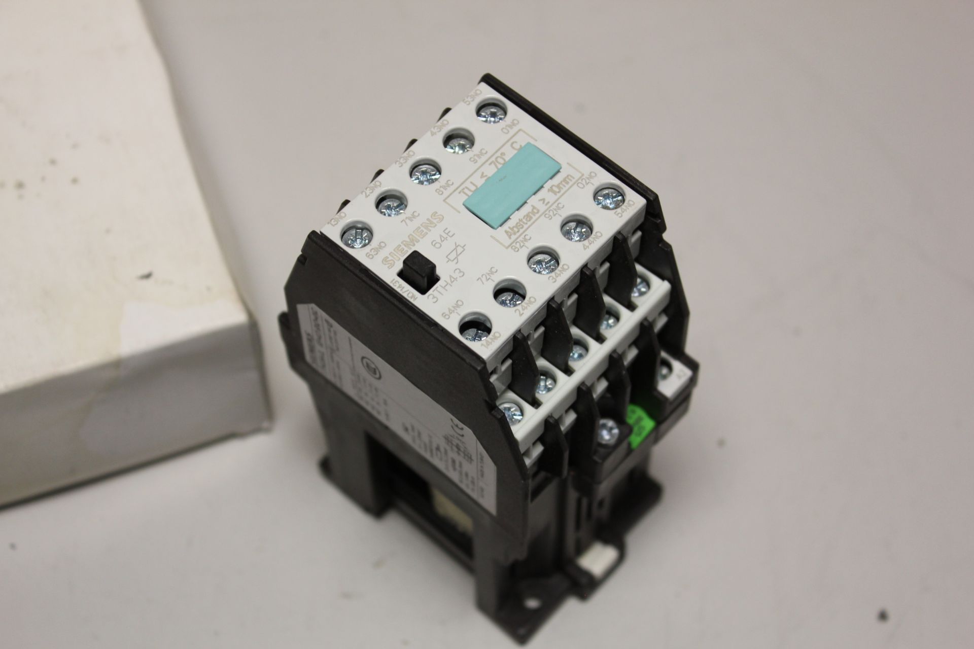 NEW SIEMENS CONTACTOR RELAY - Image 3 of 5