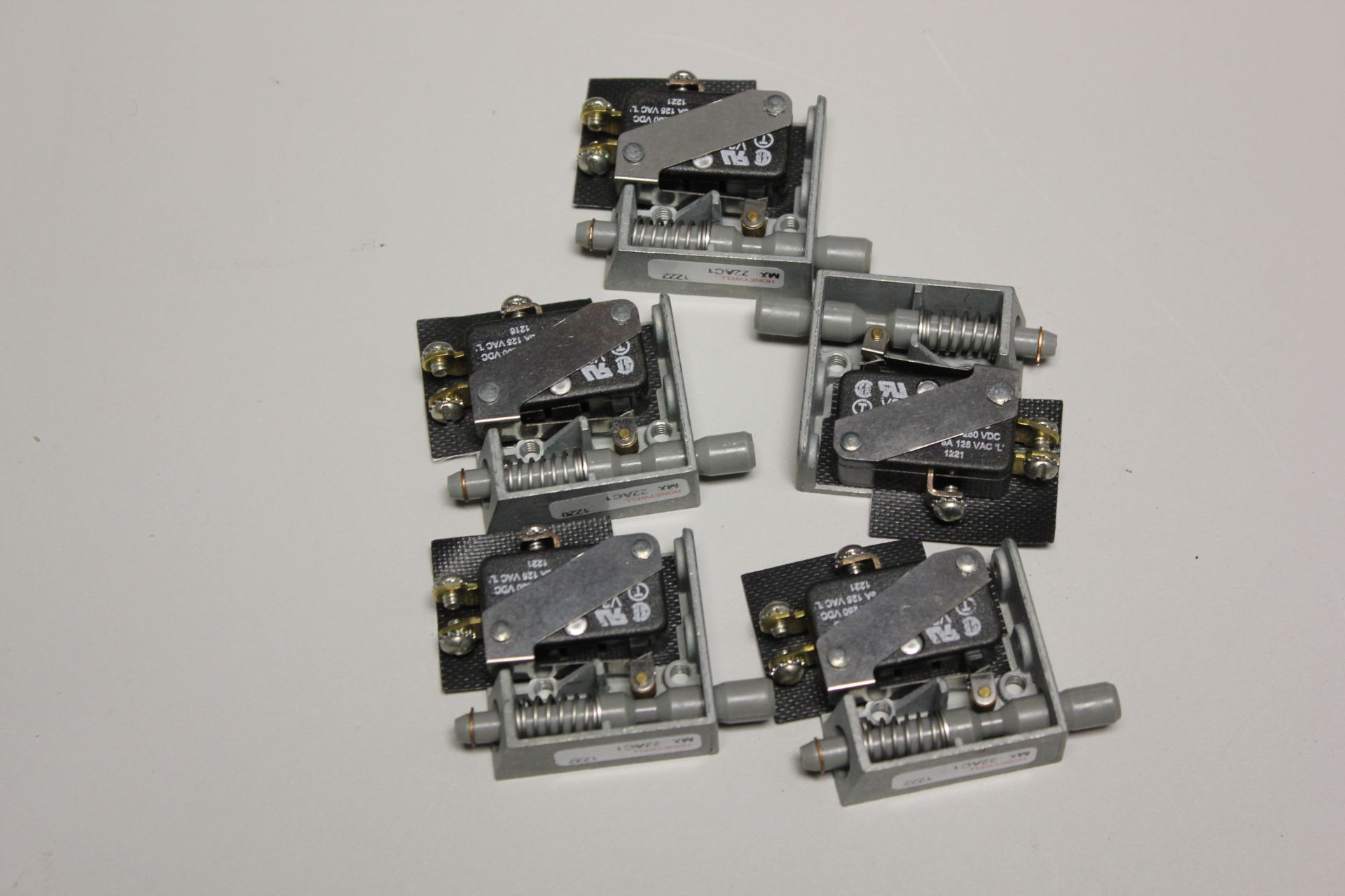 LOT OF UNUSED HONEYWELL LIMIT SWITCHES