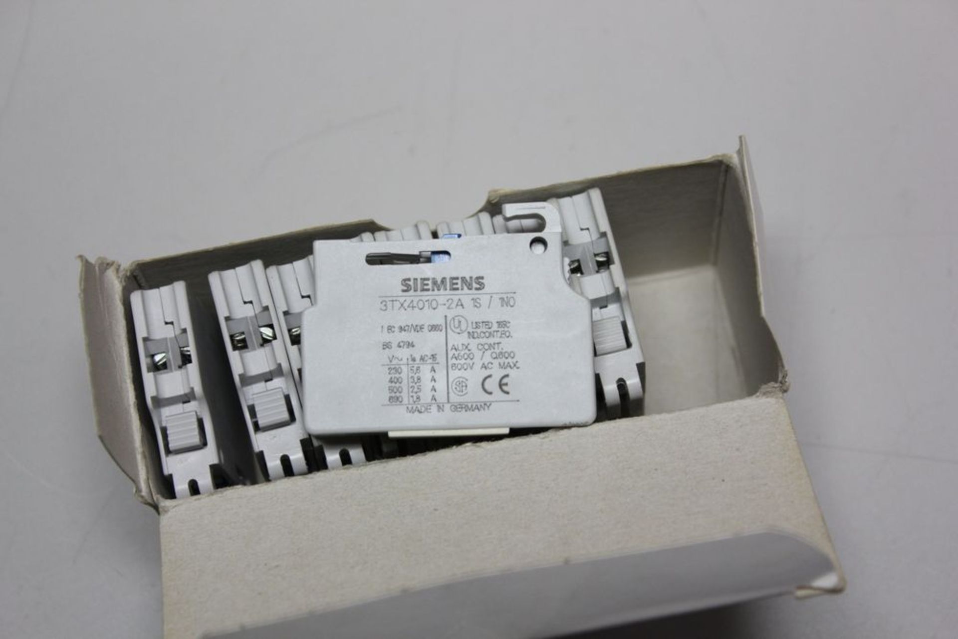 LOT OF NEW SIEMENS AUXILIARY CONTACT BLOCKS - Image 4 of 4
