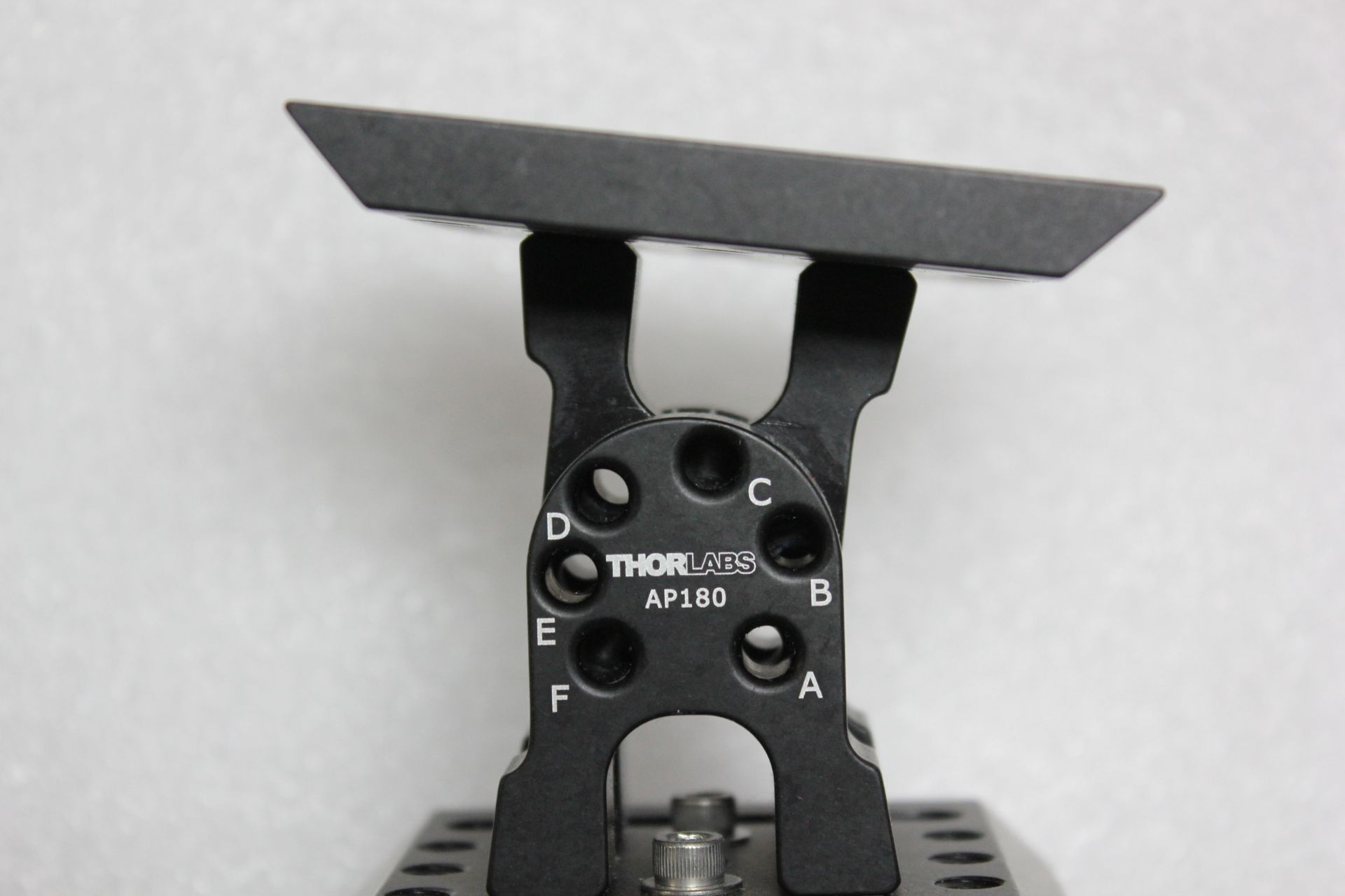 THORLABS ADJUSTABLE ANGLE MOUNTING PLATE - Image 3 of 5