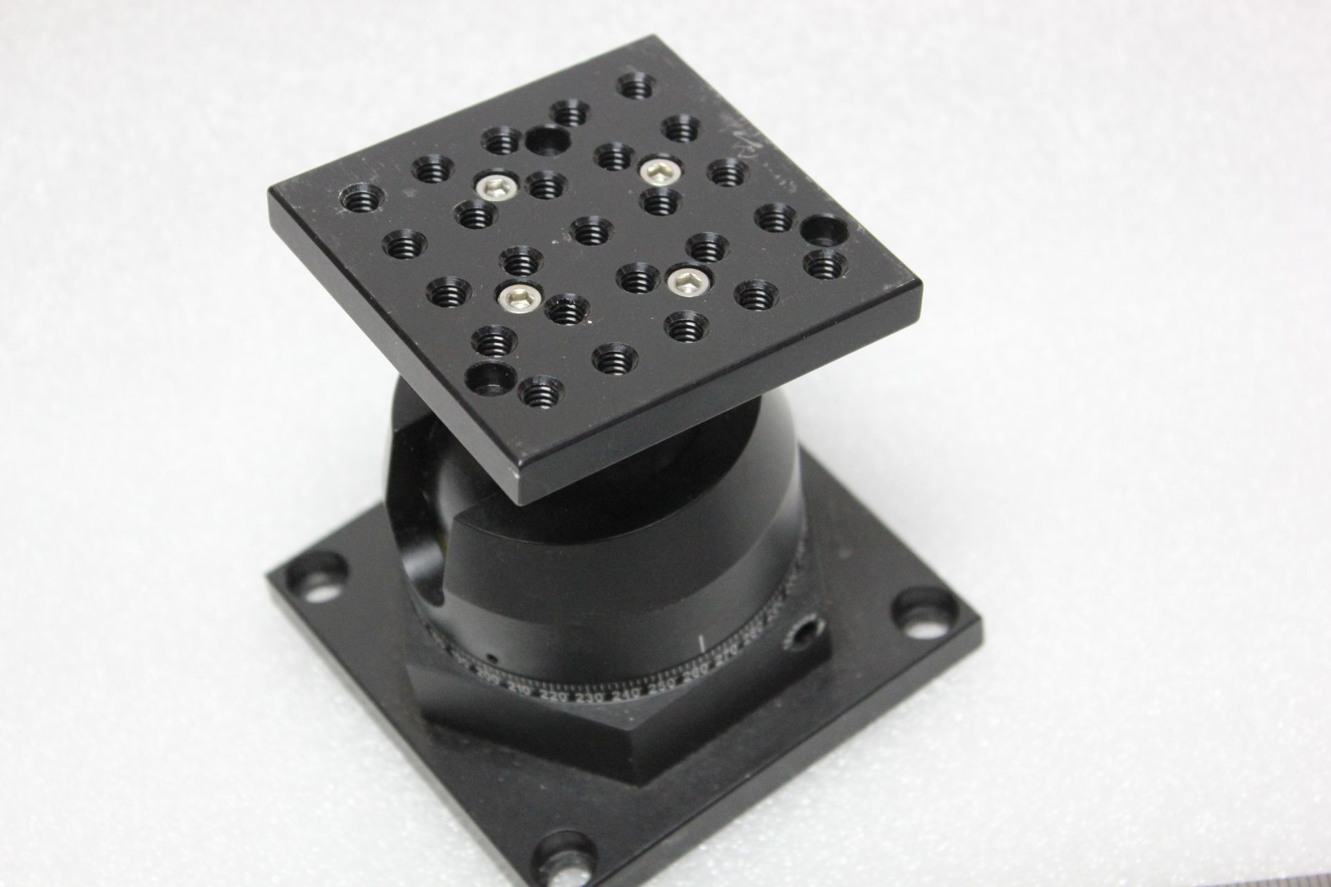 THORLABS 360 DEGREE ROTATION ARTICULATION BASE MOUNT - Image 2 of 4