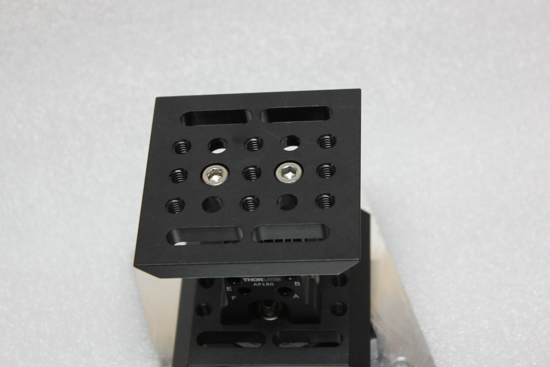 THORLABS ADJUSTABLE ANGLE MOUNTING PLATE - Image 2 of 5