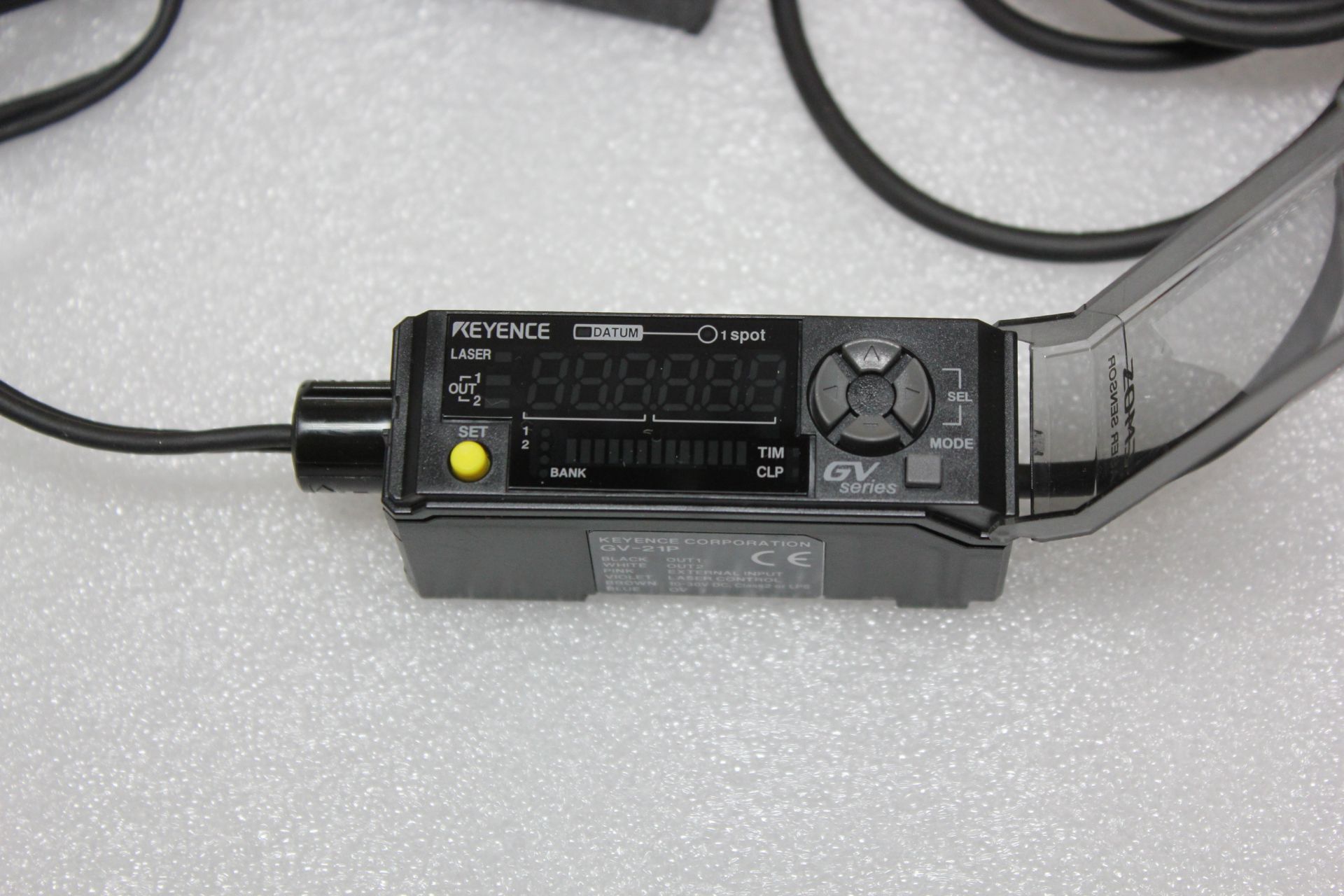 KEYENCE LASER SENSOR & AMPLIFIER MAIN UNIT - Image 3 of 9