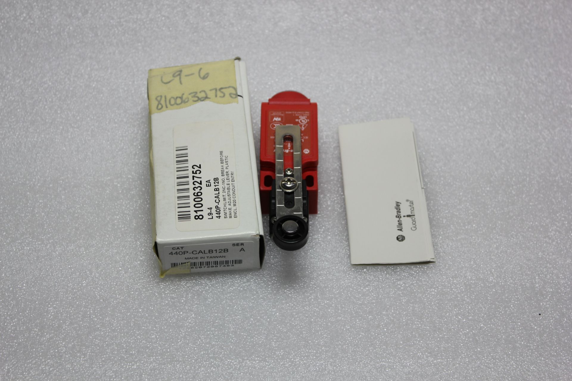 NEW ALLEN BRADLEY GUARD MASTER SAFETY LIMIT SWITCH