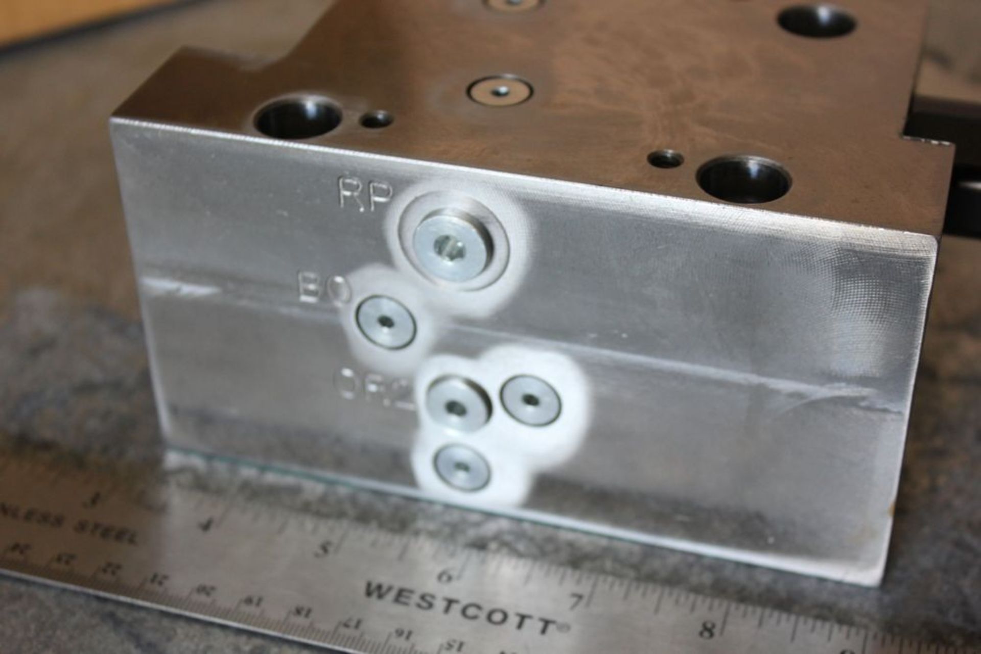 NEW OILGEAR HYDRAULIC PUMP CONTROL BLOCK - Image 5 of 10