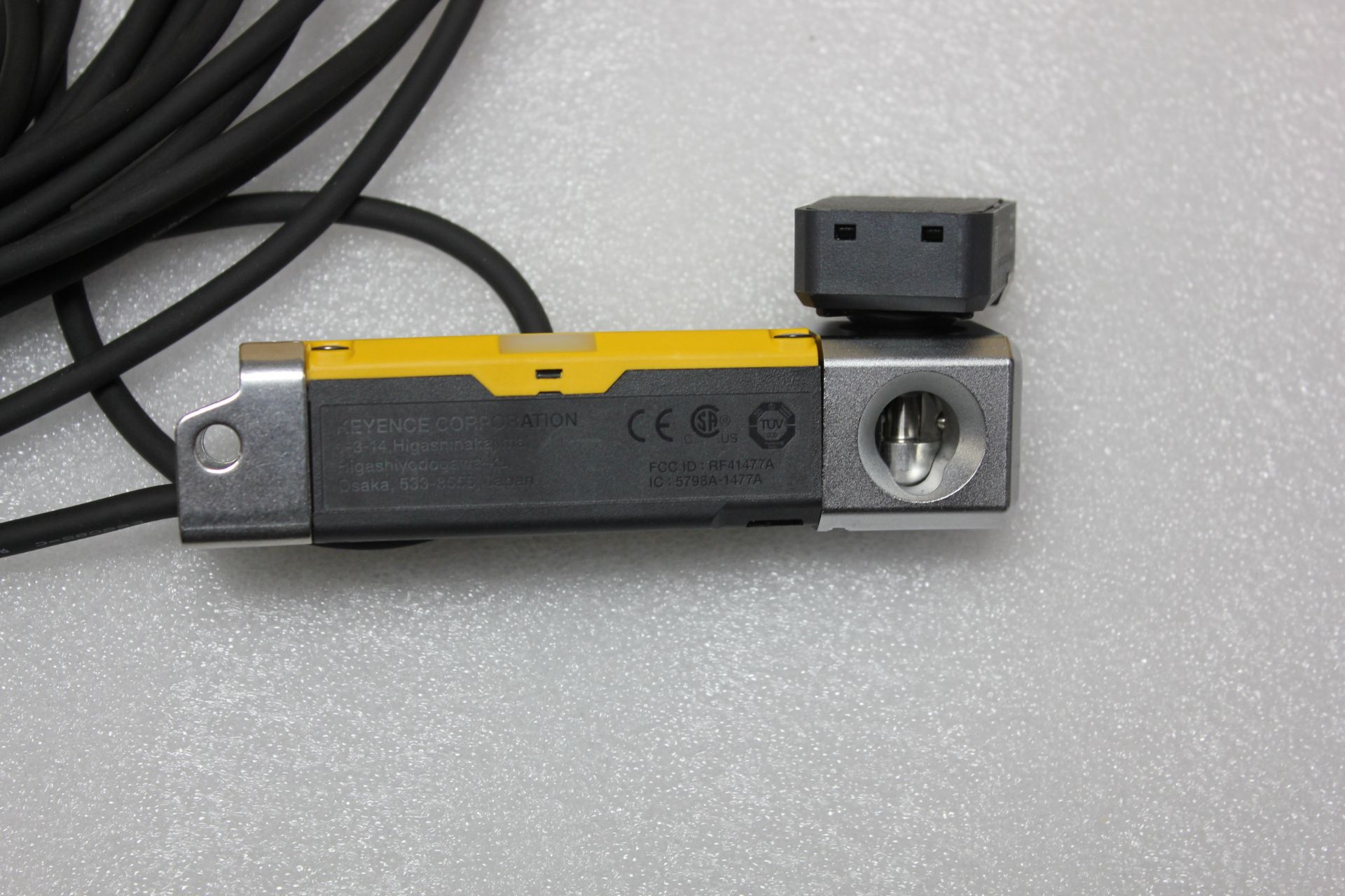 KEYENCE SAFETY INTERLOCK SWITCH AND CABLE - Image 4 of 4