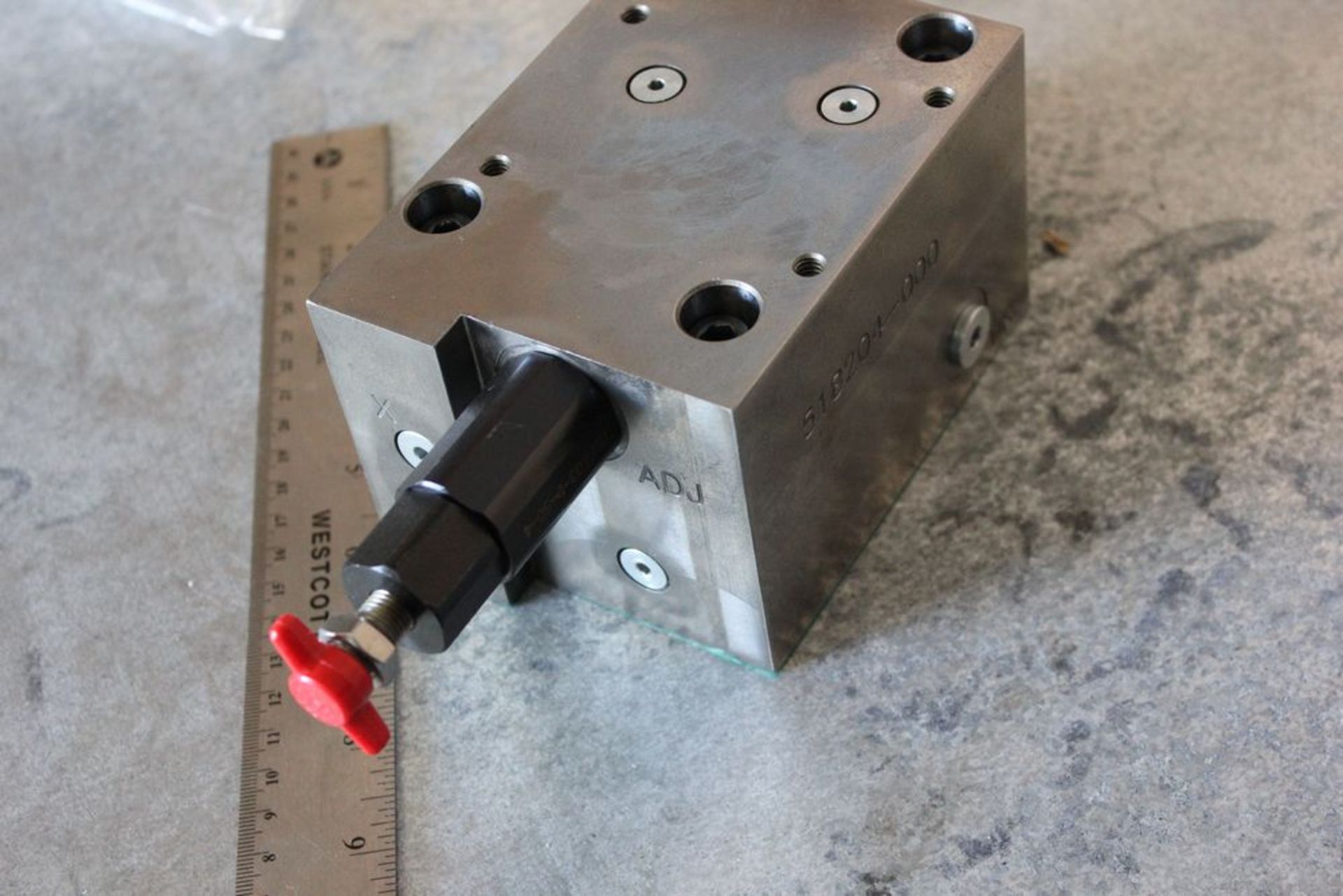 NEW OILGEAR HYDRAULIC PUMP CONTROL BLOCK - Image 7 of 10