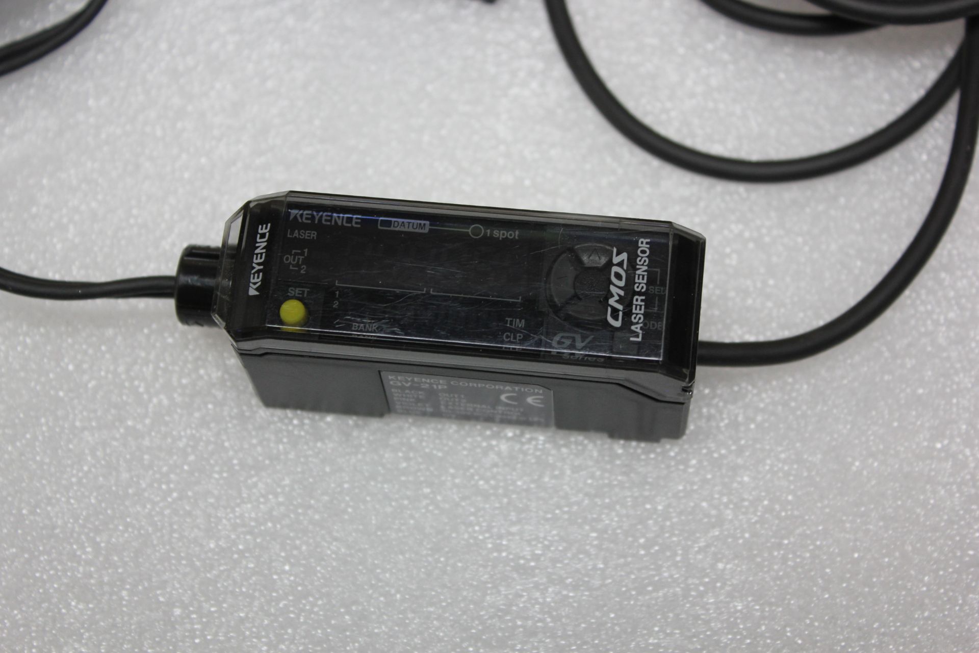 KEYENCE LASER SENSOR & AMPLIFIER MAIN UNIT - Image 2 of 9