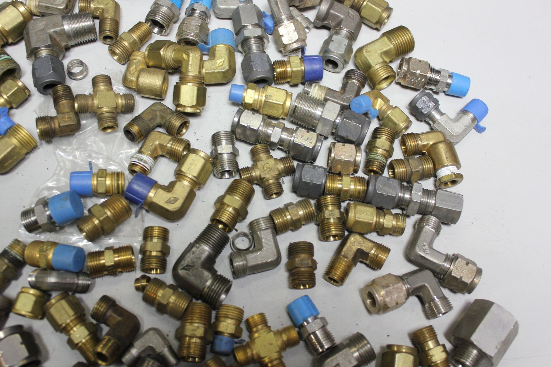 LOT OF COMPRESSION FITTINGS - Image 5 of 7