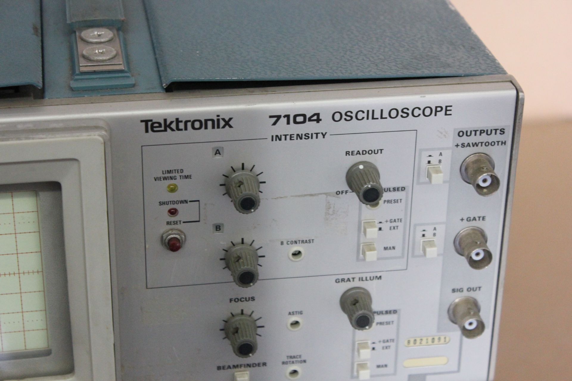 TEKTRONIX OSCILLOSCOPE - Image 2 of 8