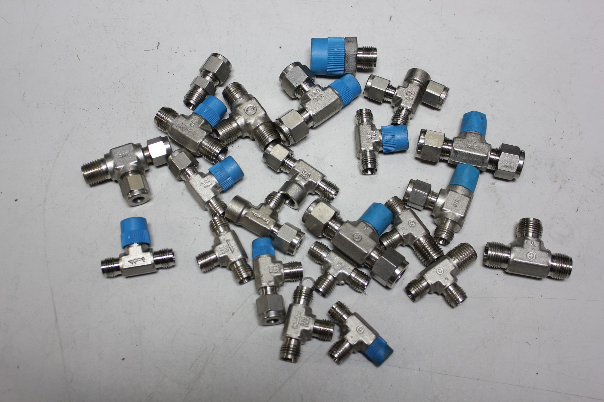 LOT OF COMPRESSION FITTINGS - SWAGELOK, CAJON, ETC