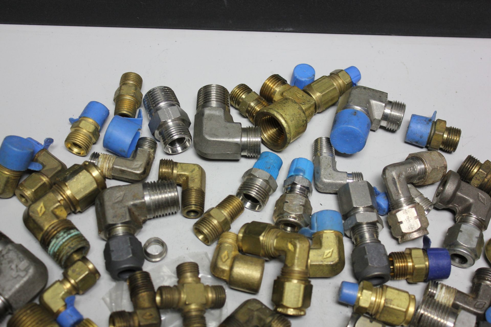 LOT OF COMPRESSION FITTINGS - Image 3 of 7