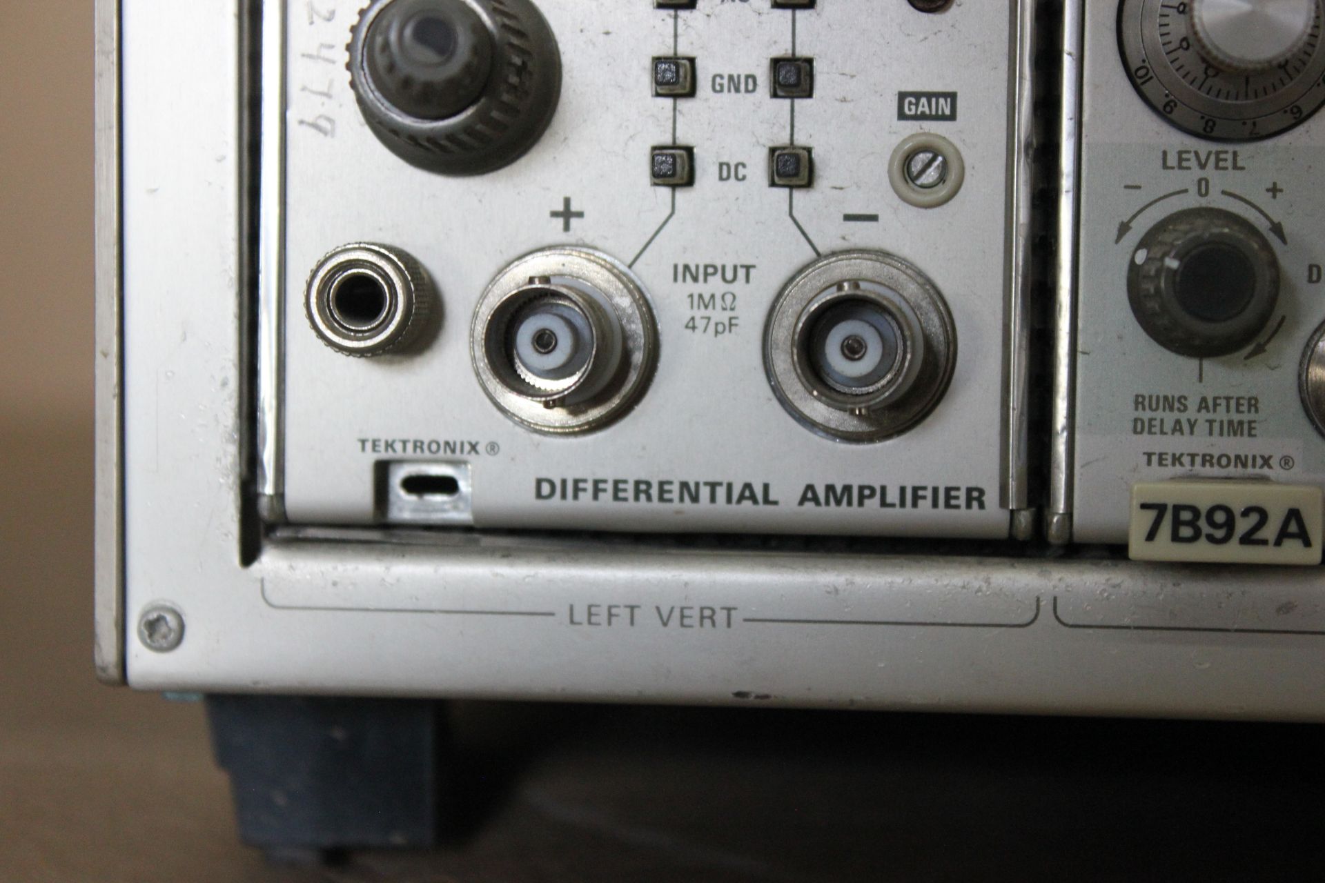 TEKTRONIX OSCILLOSCOPE - Image 3 of 8