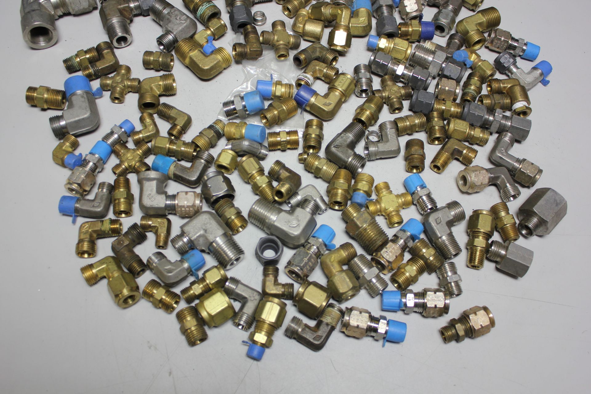 LOT OF COMPRESSION FITTINGS - Image 7 of 7