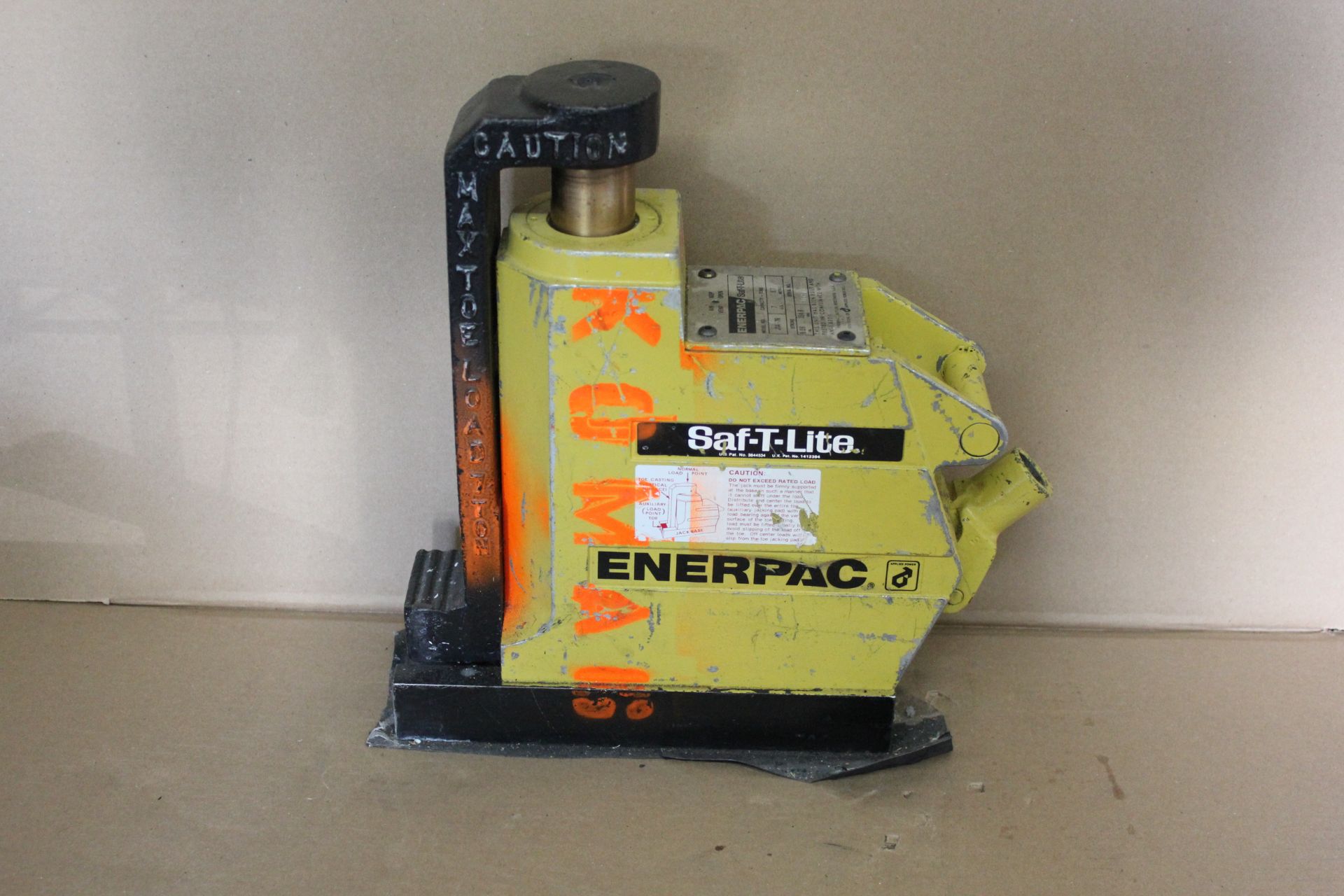 ENERPAC SAF-T-LITE HYDRAULIC JACK