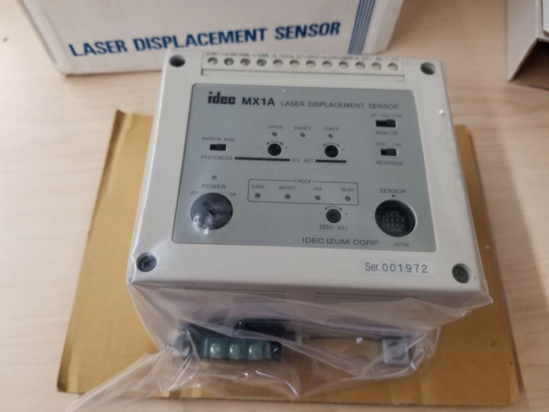 New IDEC Laser Displacment Sensor & Controller - Image 10 of 11