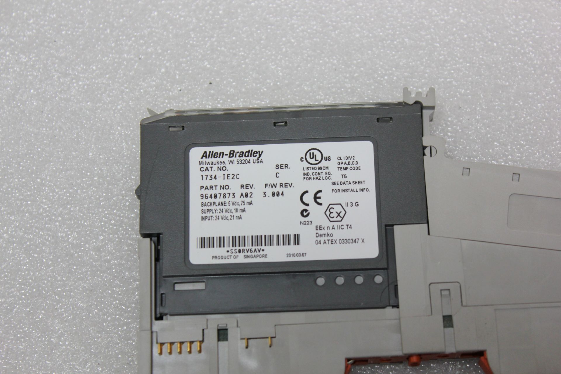 ALLEN BRADLEY POINT I/O MODULE WITH CARRIER - Image 3 of 4