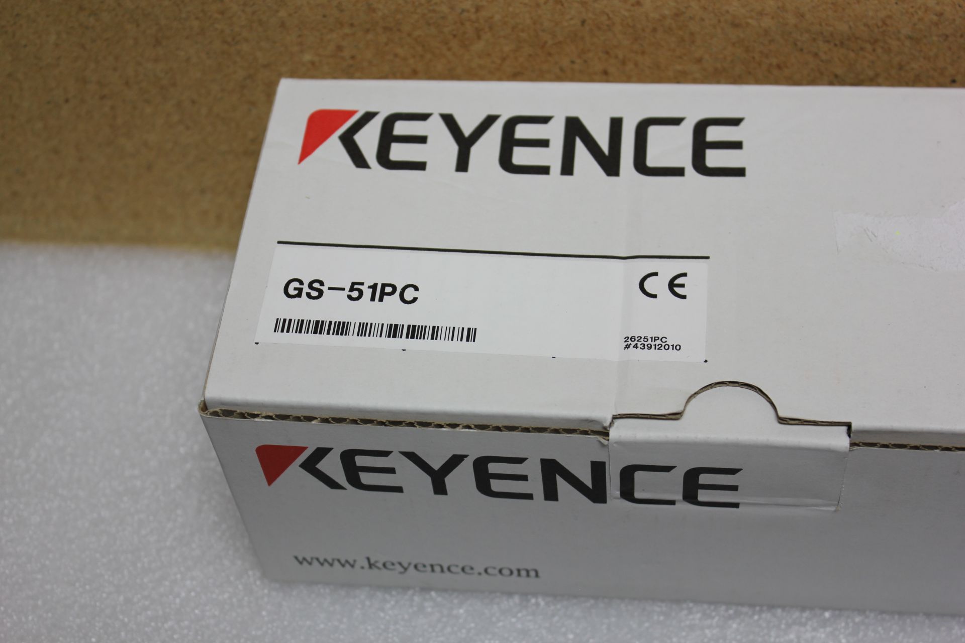 NEW KEYENCE SAFETY INTERLOCK SWITCH AND CABLE - Image 2 of 7