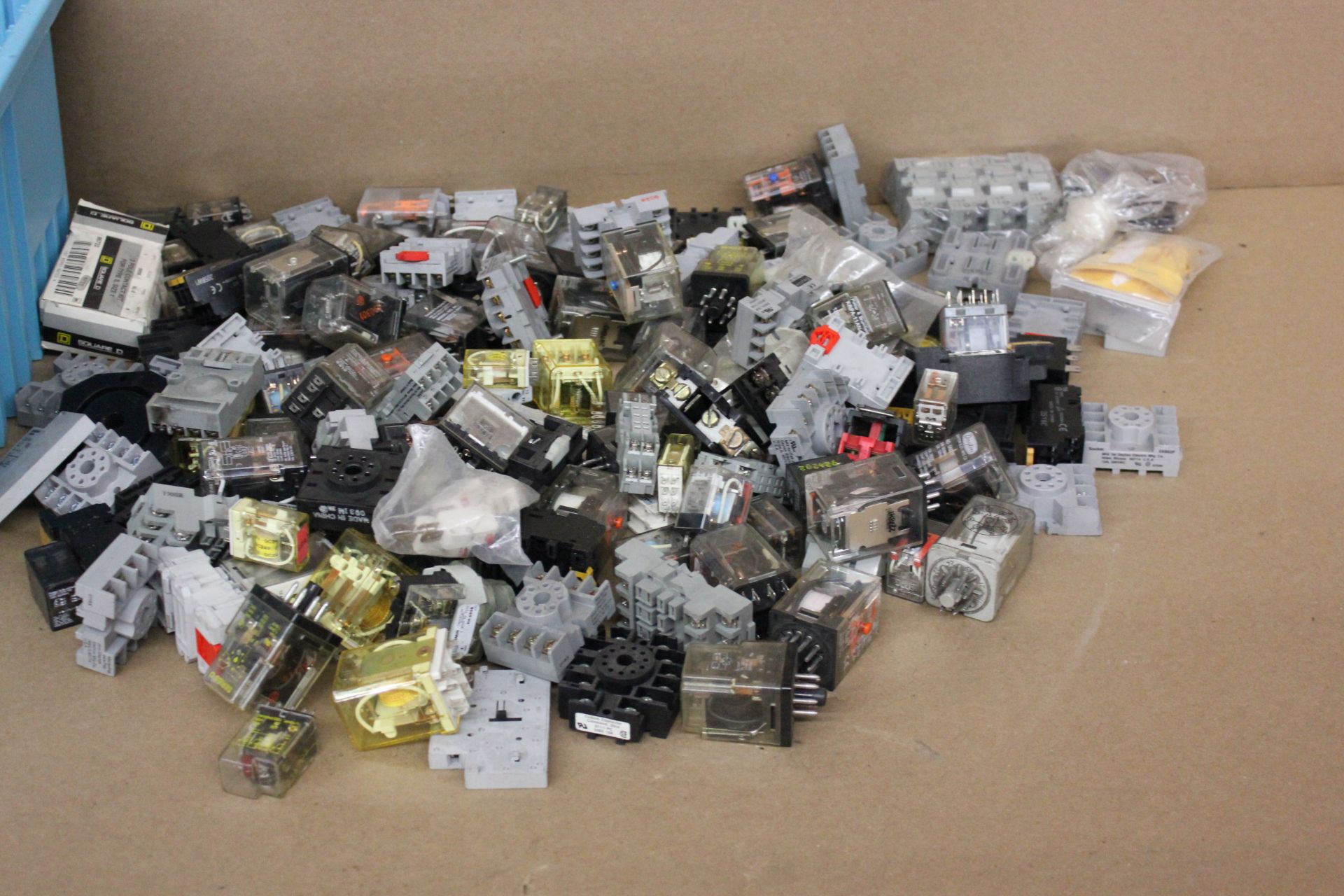 LOT OF VARIOUS RELAYS