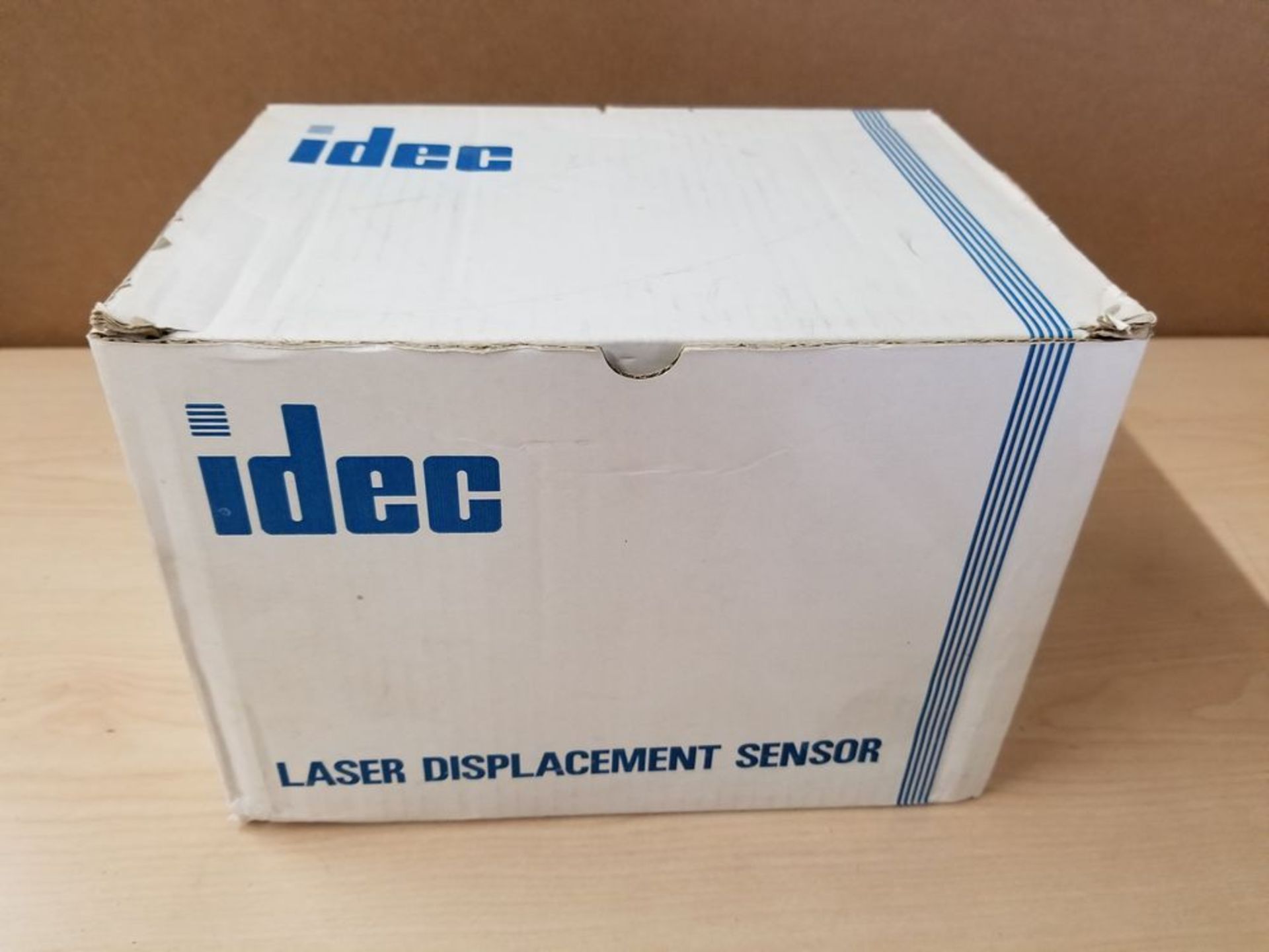New IDEC Laser Displacment Sensor & Controller