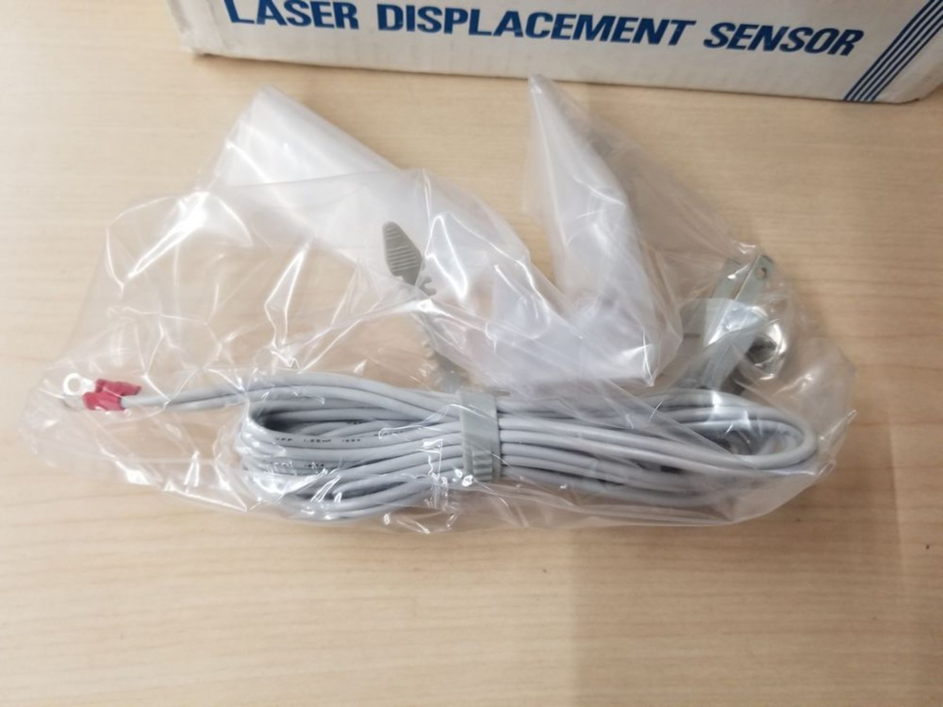 New IDEC Laser Displacment Sensor & Controller - Image 9 of 11
