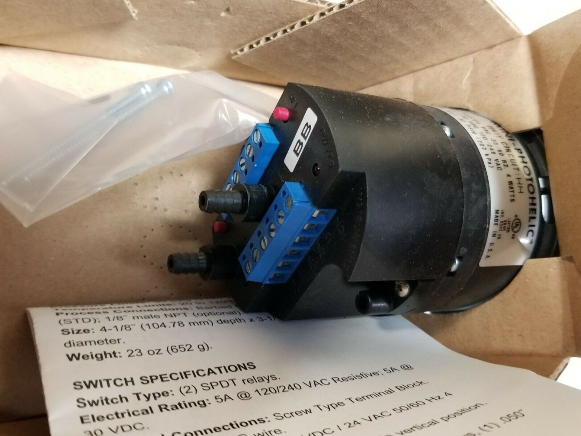 NEW DWYER MINI PHOTOHELIC DIFFERENTIAL PRESSURE SWITCH - Image 4 of 5