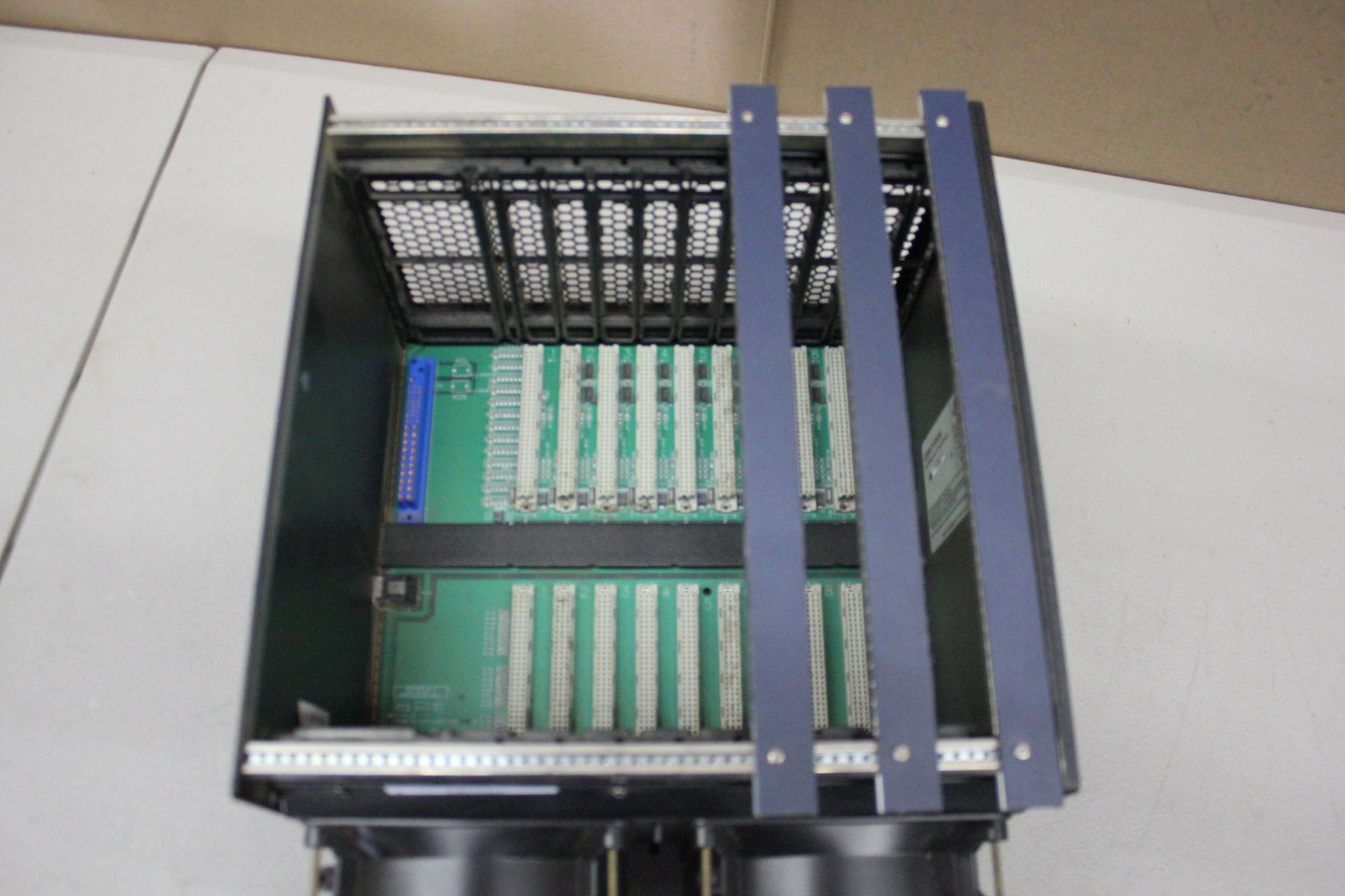 GE PACSYSTEM Rx7i PLC CHASSIS RACK - Image 2 of 3