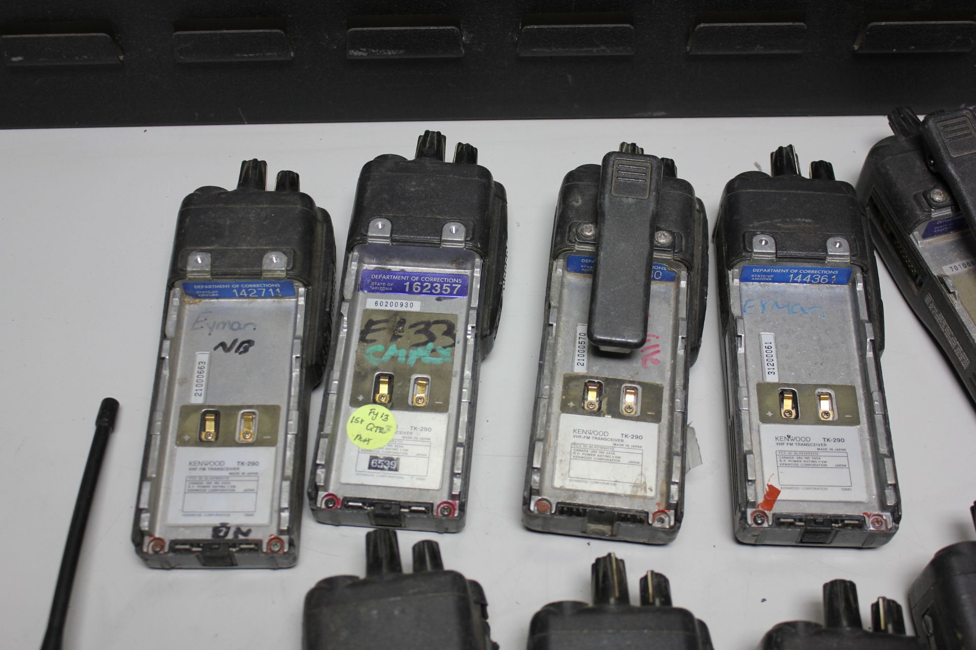 LOT OF KENWOOD HAND HELD TRANSCEIVER RADIOS & BATTERIES - Image 17 of 41