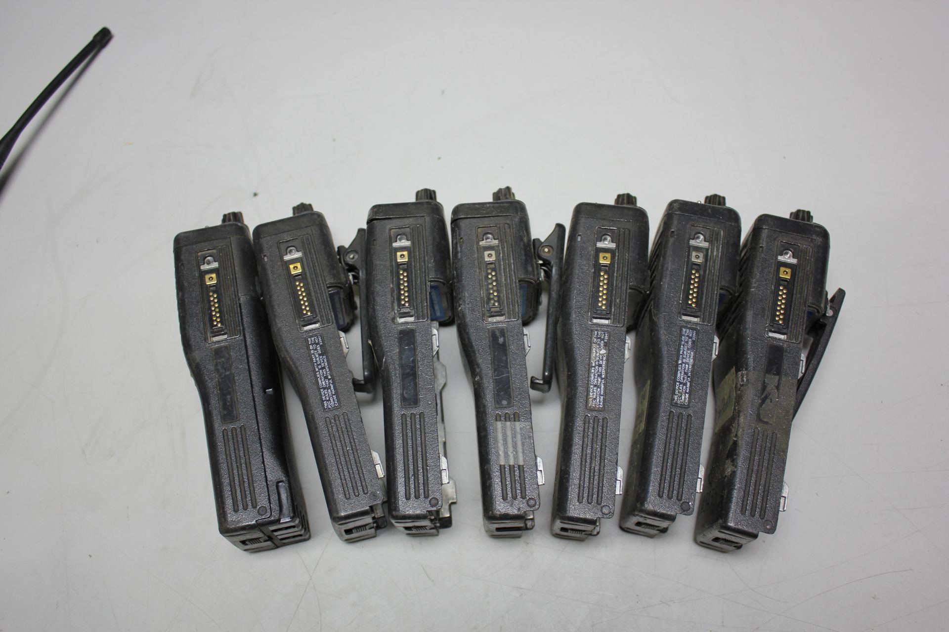 LOT OF KENWOOD HAND HELD TRANSCEIVER RADIOS & BATTERIES - Image 33 of 41