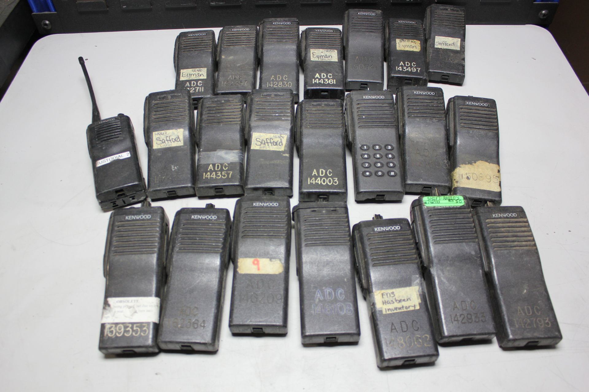 LOT OF KENWOOD HAND HELD TRANSCEIVER RADIOS & BATTERIES - Image 10 of 41