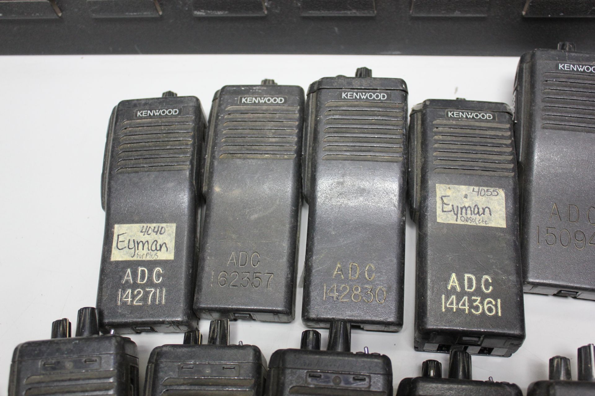 LOT OF KENWOOD HAND HELD TRANSCEIVER RADIOS & BATTERIES - Image 11 of 41