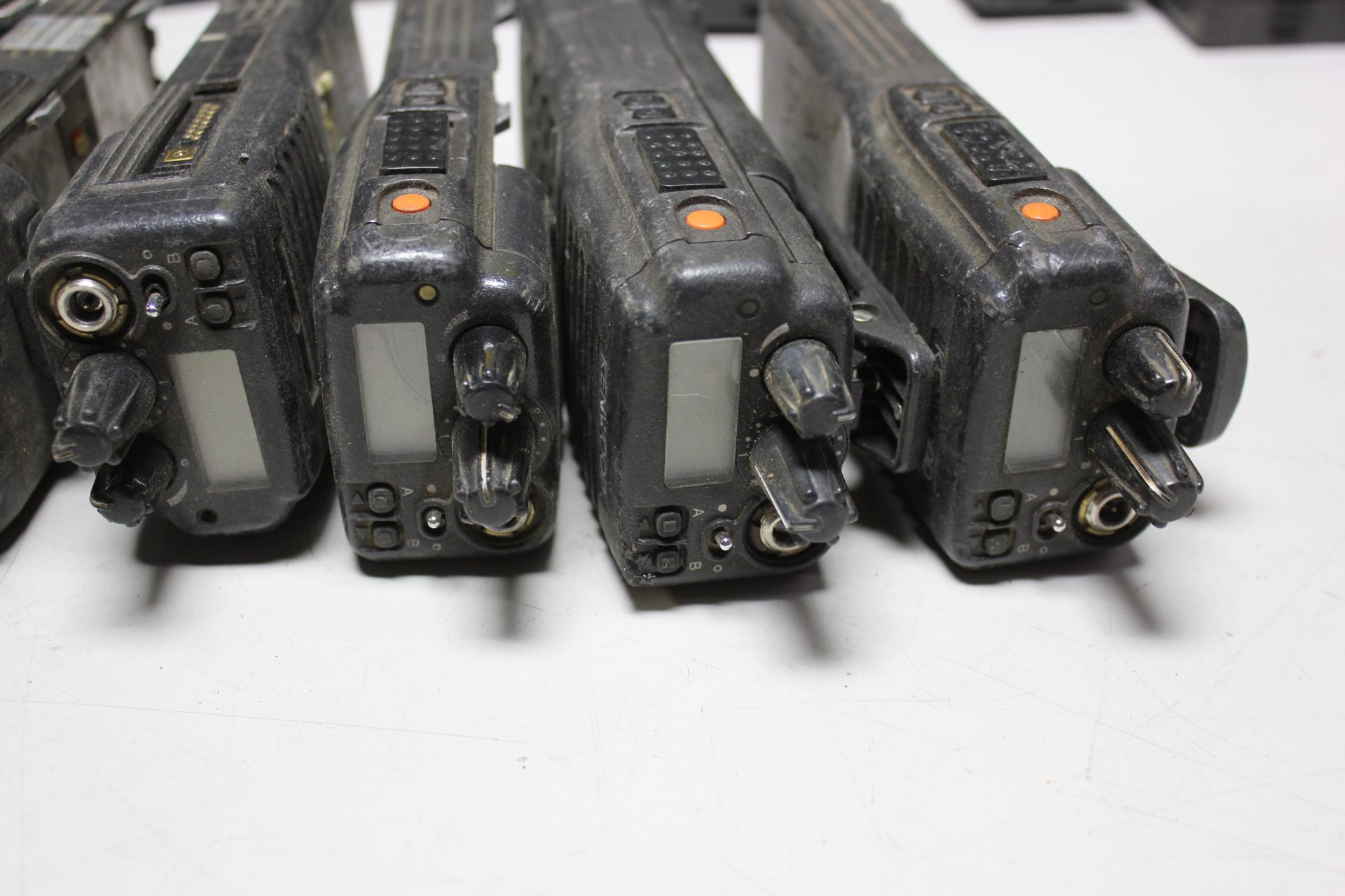 LOT OF KENWOOD HAND HELD TRANSCEIVER RADIOS & BATTERIES - Image 29 of 41