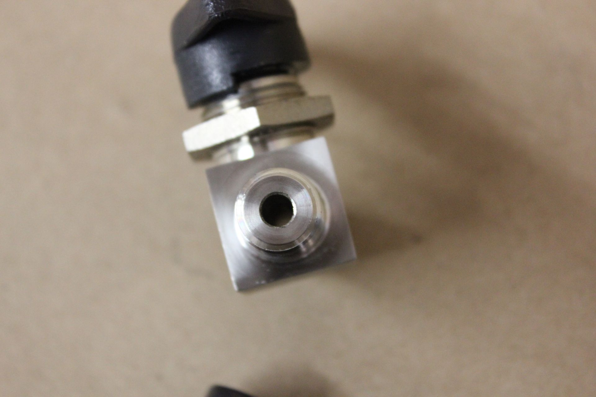 NEW PARKER SS BALL VALVE - Image 4 of 4