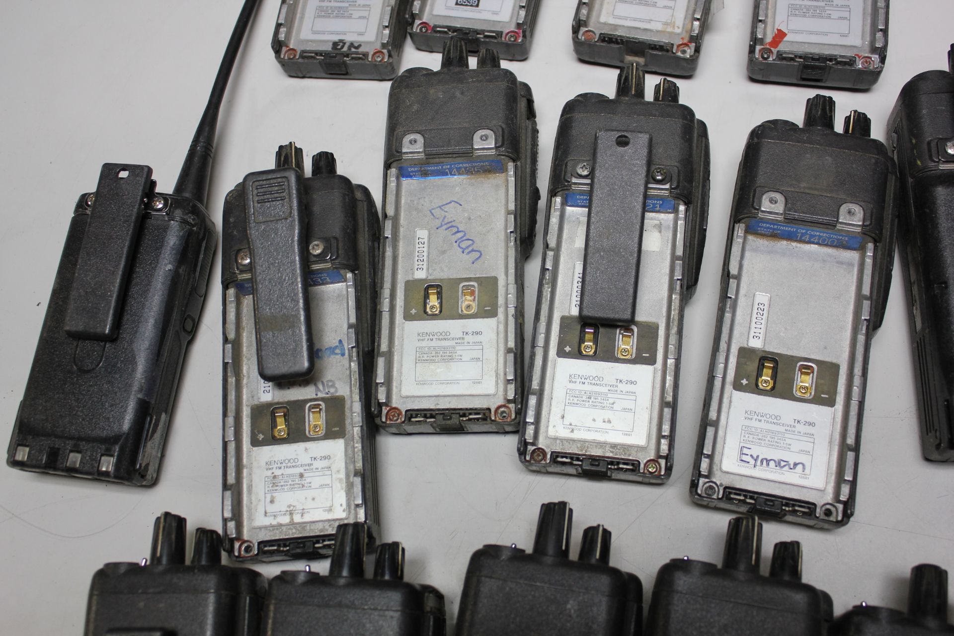 LOT OF KENWOOD HAND HELD TRANSCEIVER RADIOS & BATTERIES - Image 20 of 41