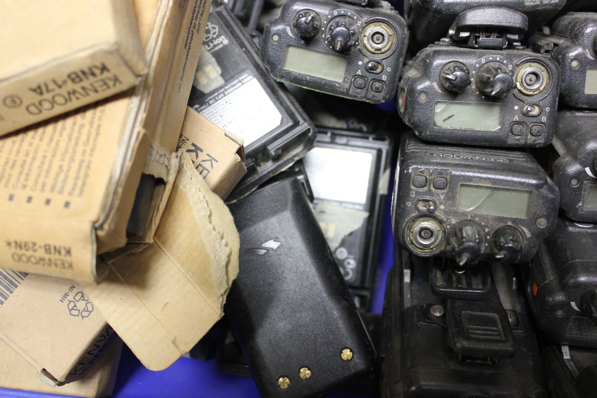 LOT OF KENWOOD HAND HELD TRANSCEIVER RADIOS & BATTERIES - Image 6 of 41