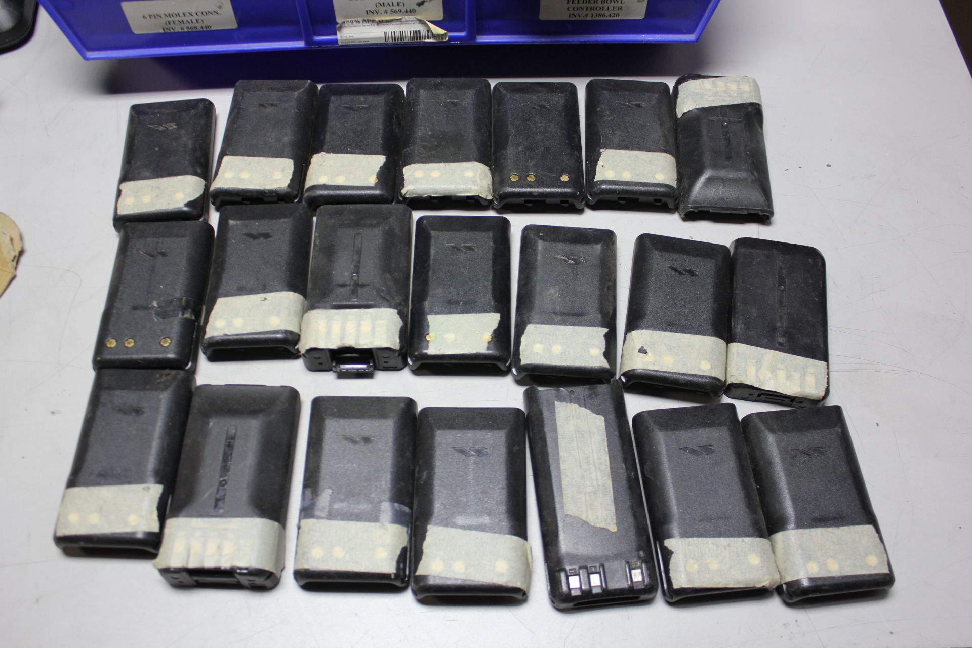 LOT OF KENWOOD HAND HELD TRANSCEIVER RADIOS & BATTERIES - Image 8 of 41