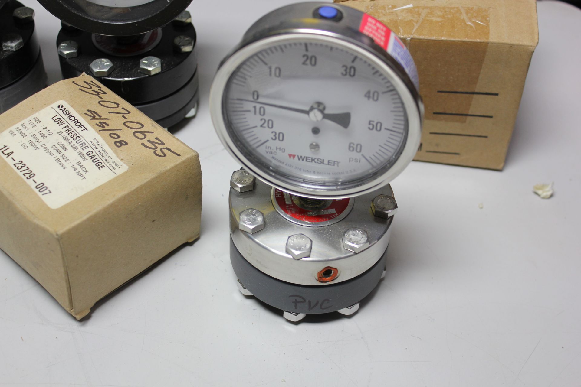 LOT OF PRESSURE GAUGES - Image 7 of 9