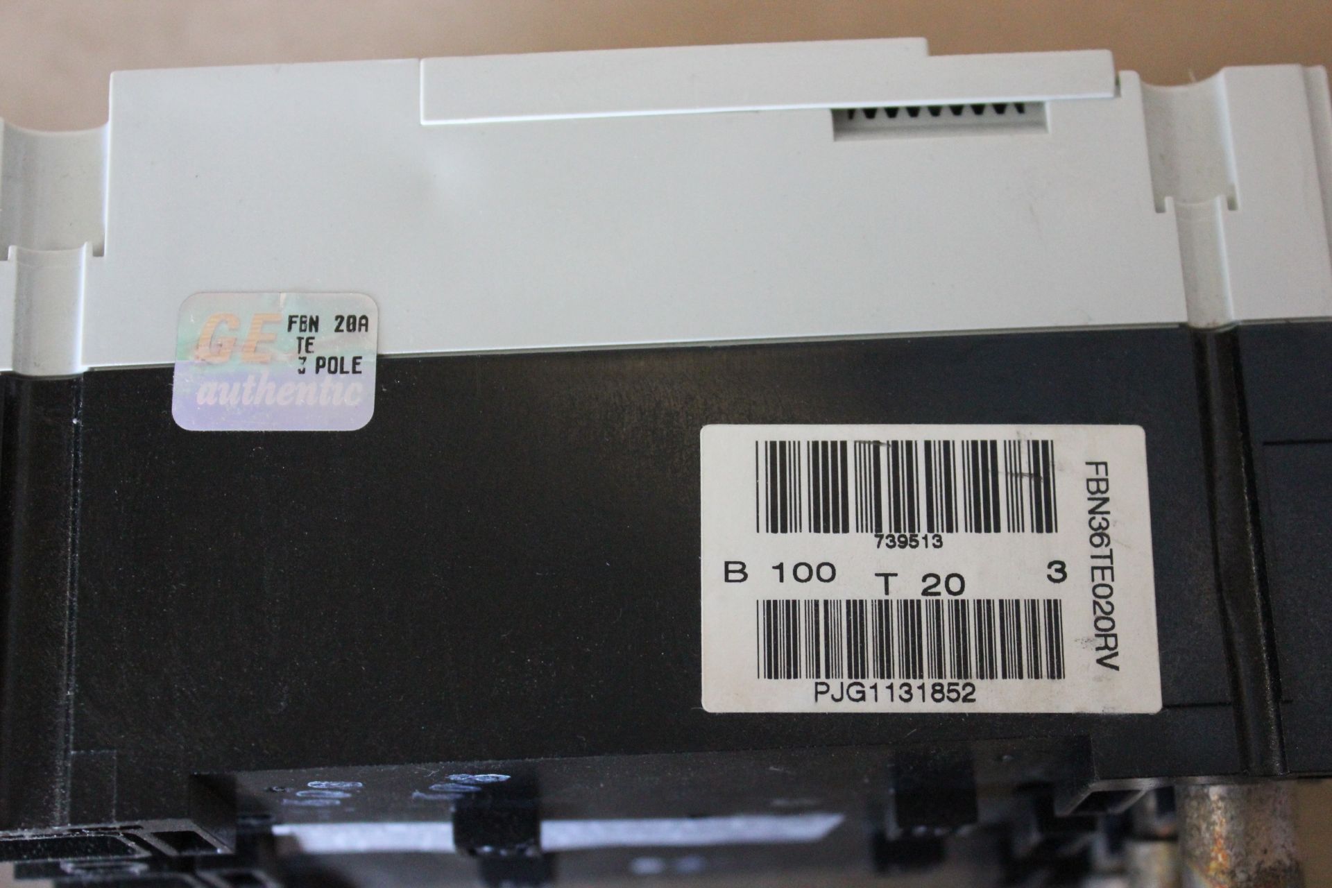 GE RECORD PLUS 20A 3POLE INDUSTRIAL CIRCUIT BREAKER - Image 5 of 5