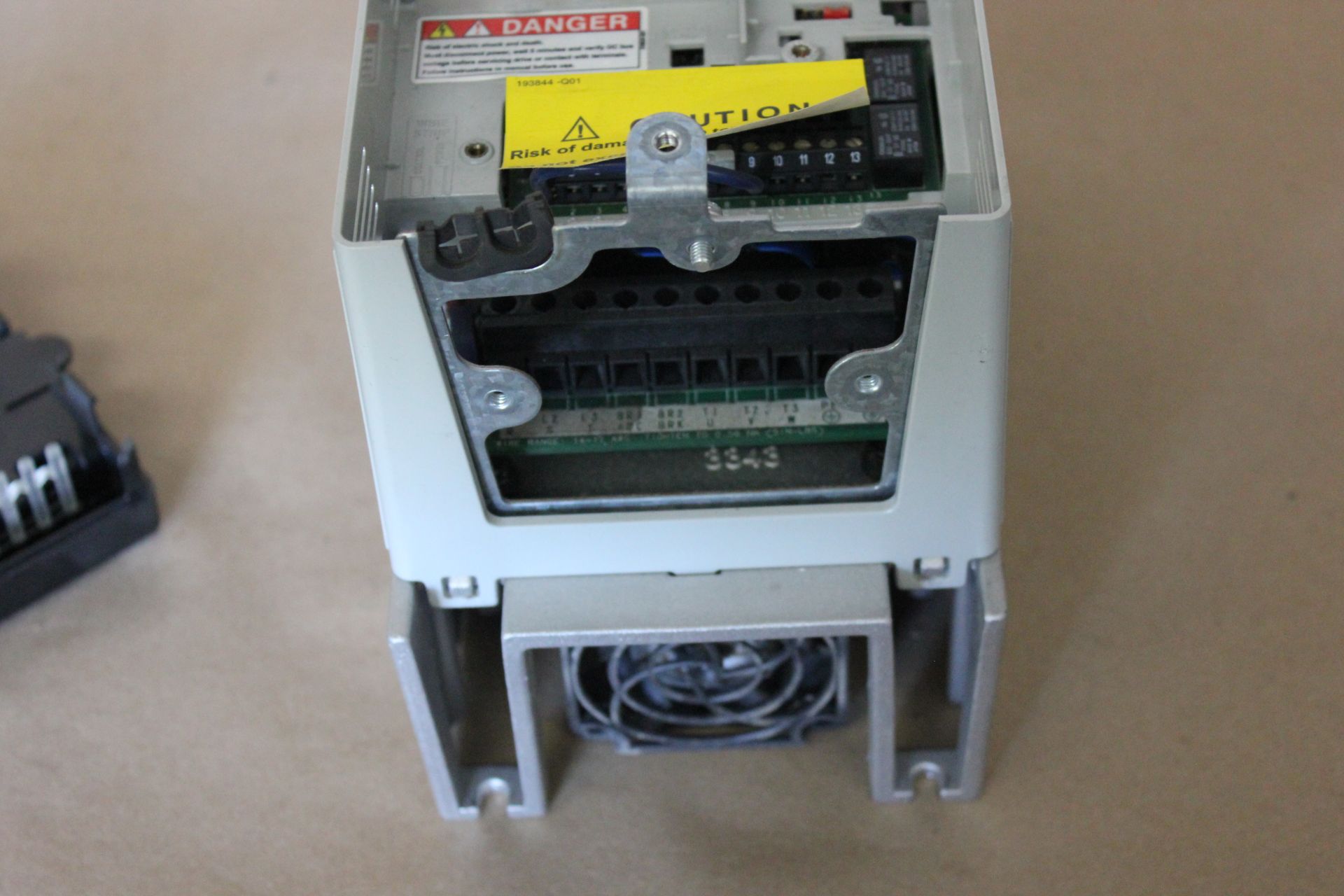 ALLEN BRADLEY POWERFLEX 70 2HP AC DRIVE - Image 5 of 6