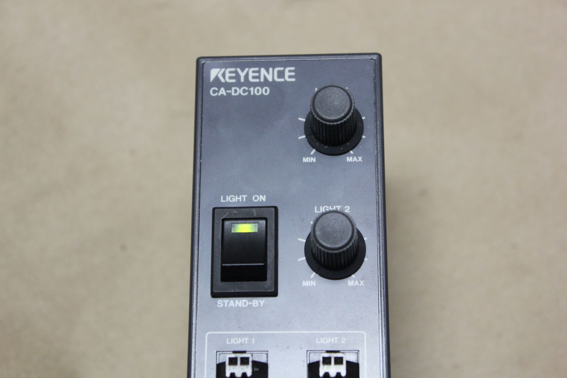 KEYENCE MACHINE VISION LIGHT CONTROLLER - Image 3 of 4