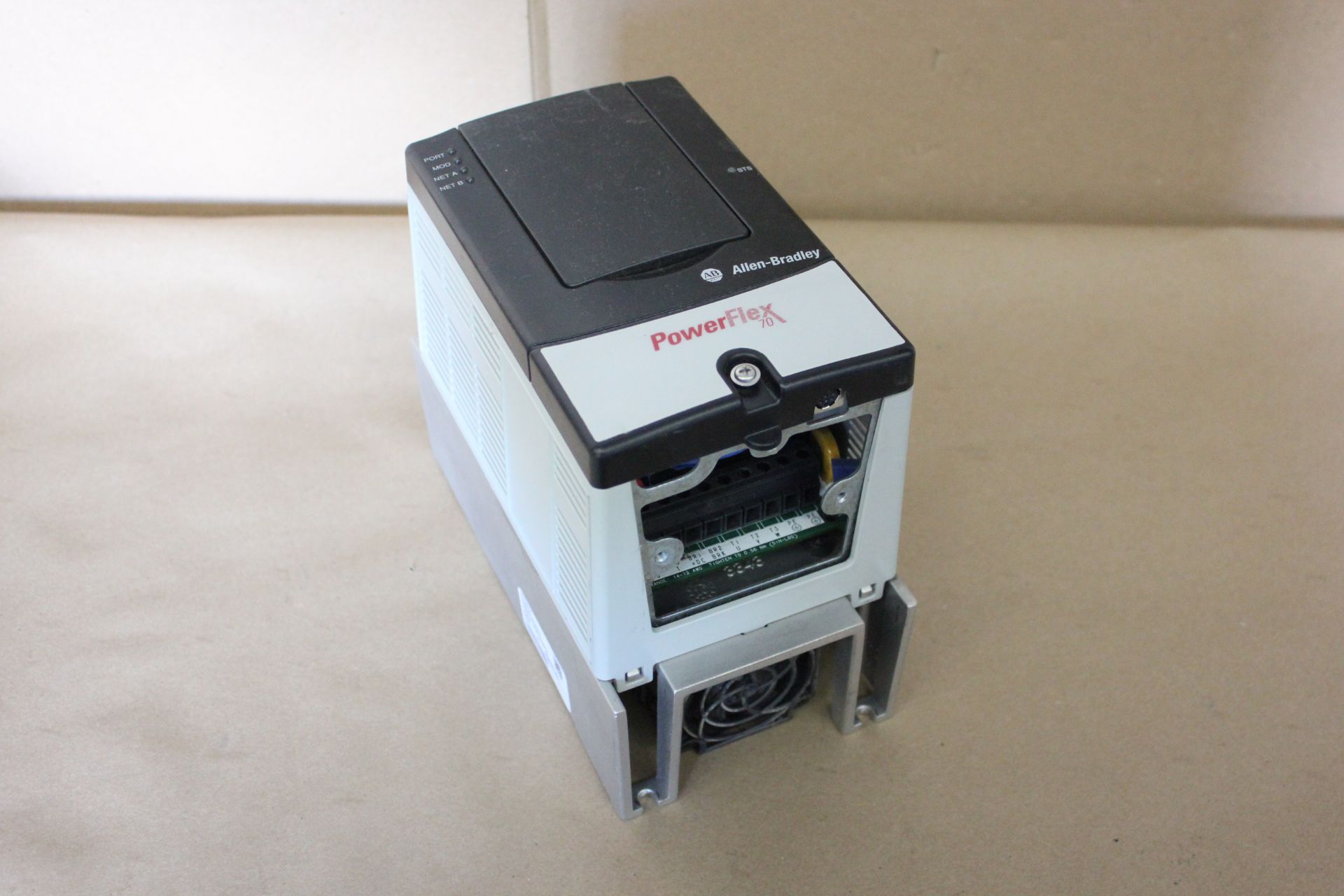 ALLEN BRADLEY POWERFLEX 70 1HP AC DRIVE