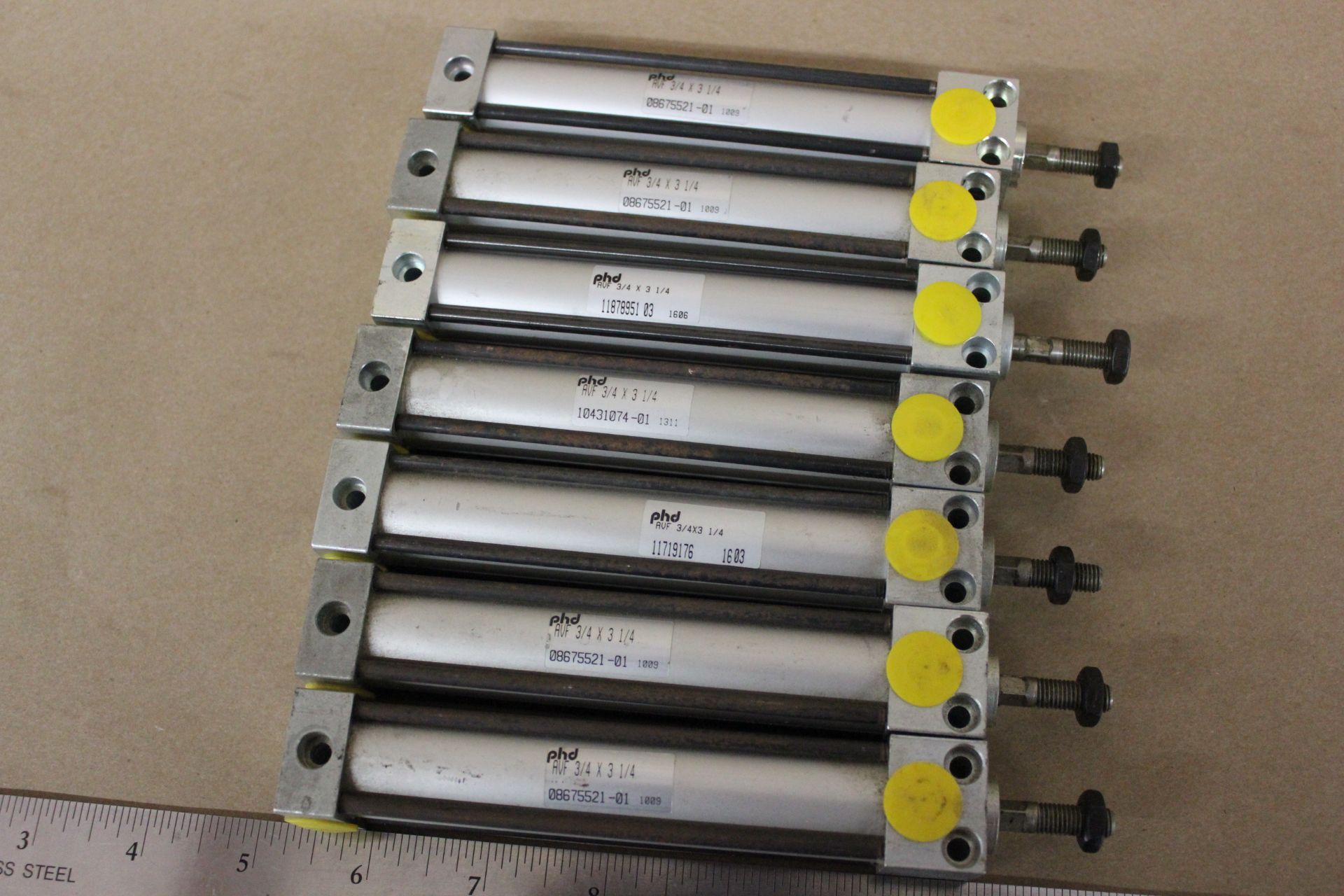 LOT OF NEW PHD PNEUMATIC CYLINDERS