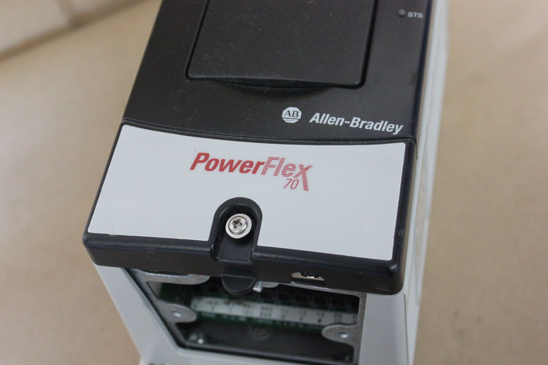 ALLEN BRADLEY POWERFLEX 70 1HP AC DRIVE - Image 3 of 6