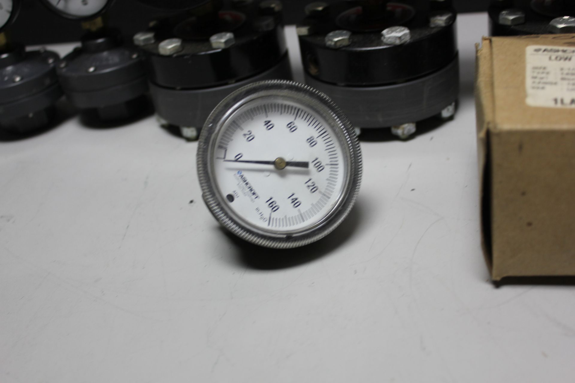 LOT OF PRESSURE GAUGES - Image 5 of 9