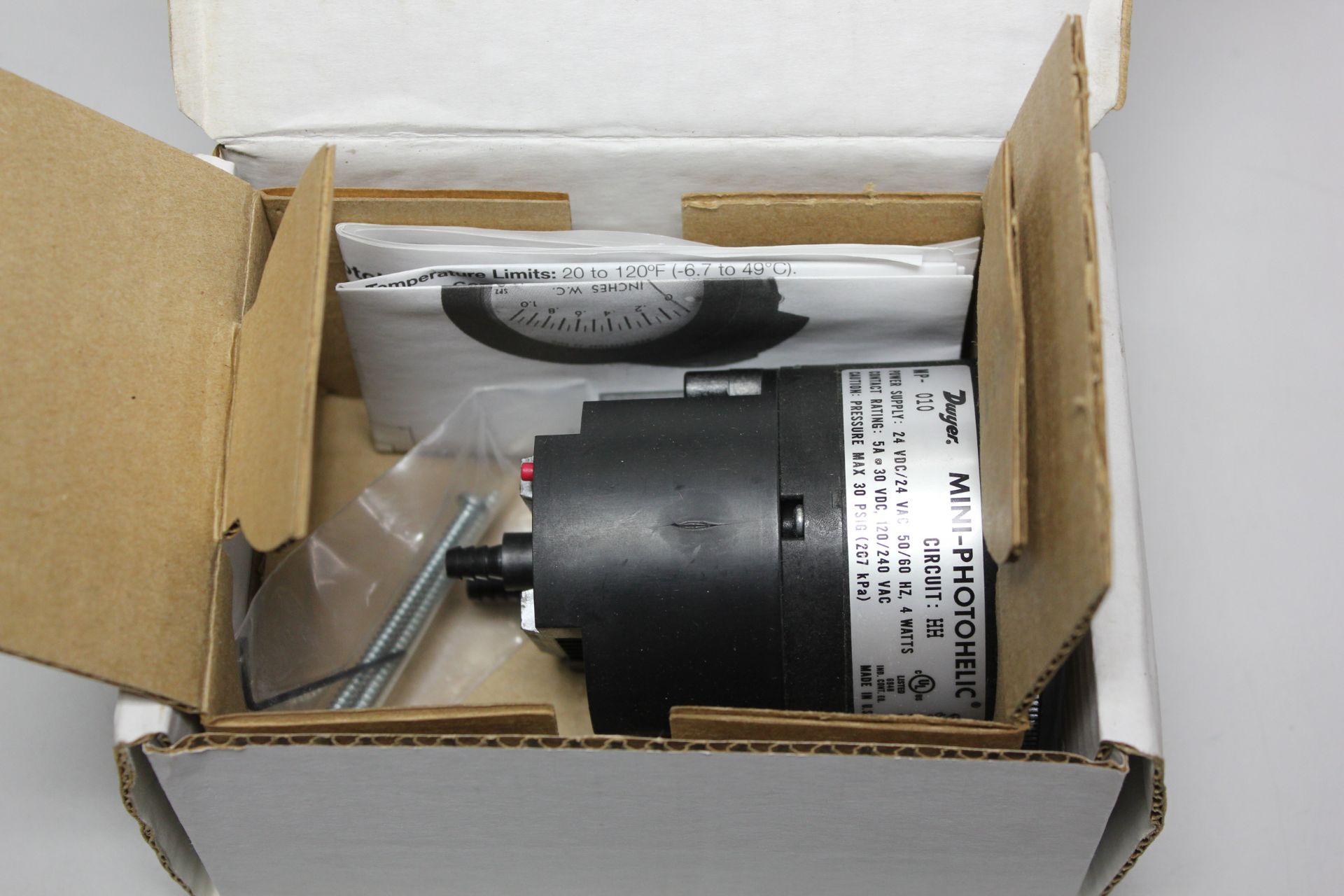 NEW DWYER MINI PHOTOHELIC DIFFERENTIAL PRESSURE SWITCH - Image 4 of 4