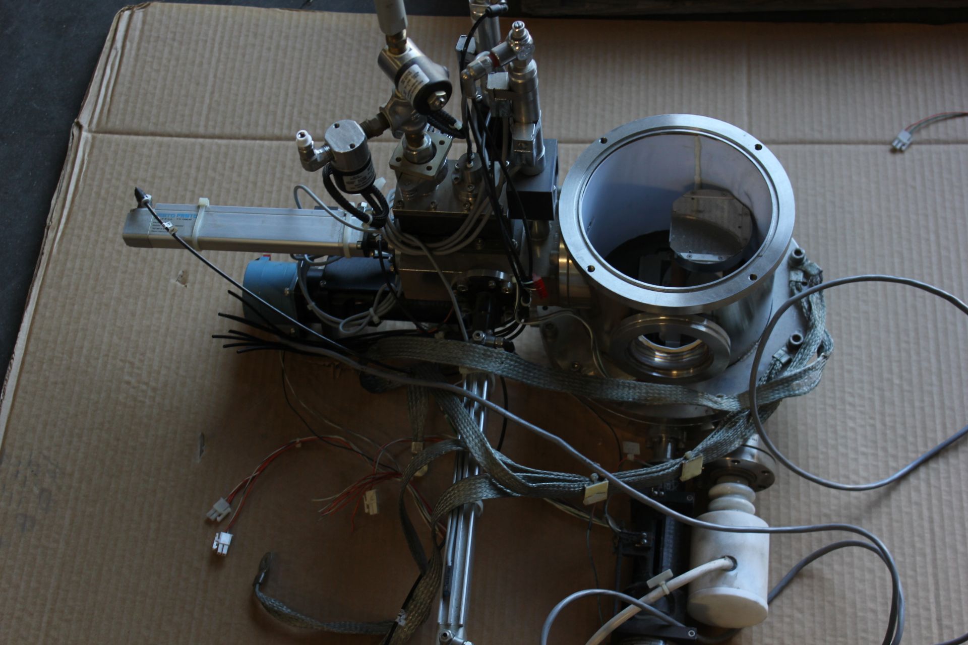 LARGE HIGH VACUUM CHAMBER WITH MDC ACTUATORS, VALVES, FITTINGS, ETC - Image 2 of 18